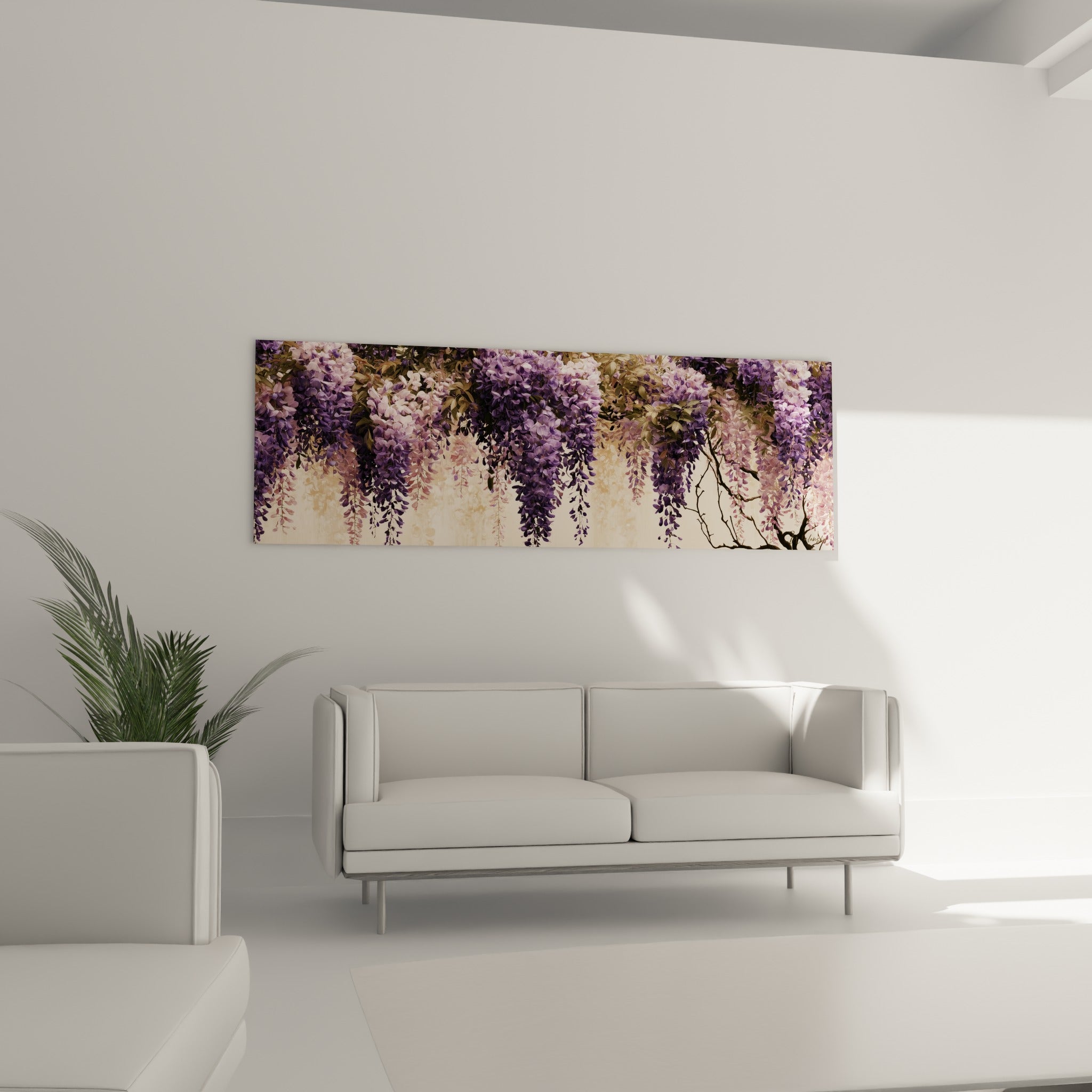 Glycine aux tons violet profond et beige accrochée au-dessus d'un canapé dans un salon lumineux
