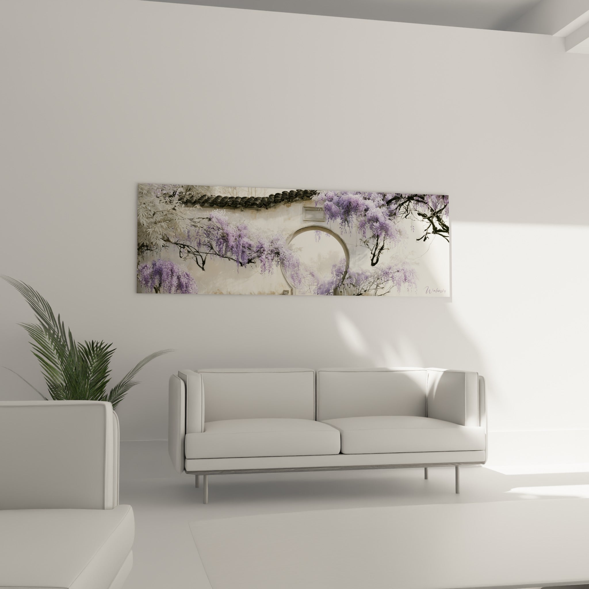 Fleurs de glycine violette encadrant une arche crépie, au-dessus d'un canapé dans un salon lumineux