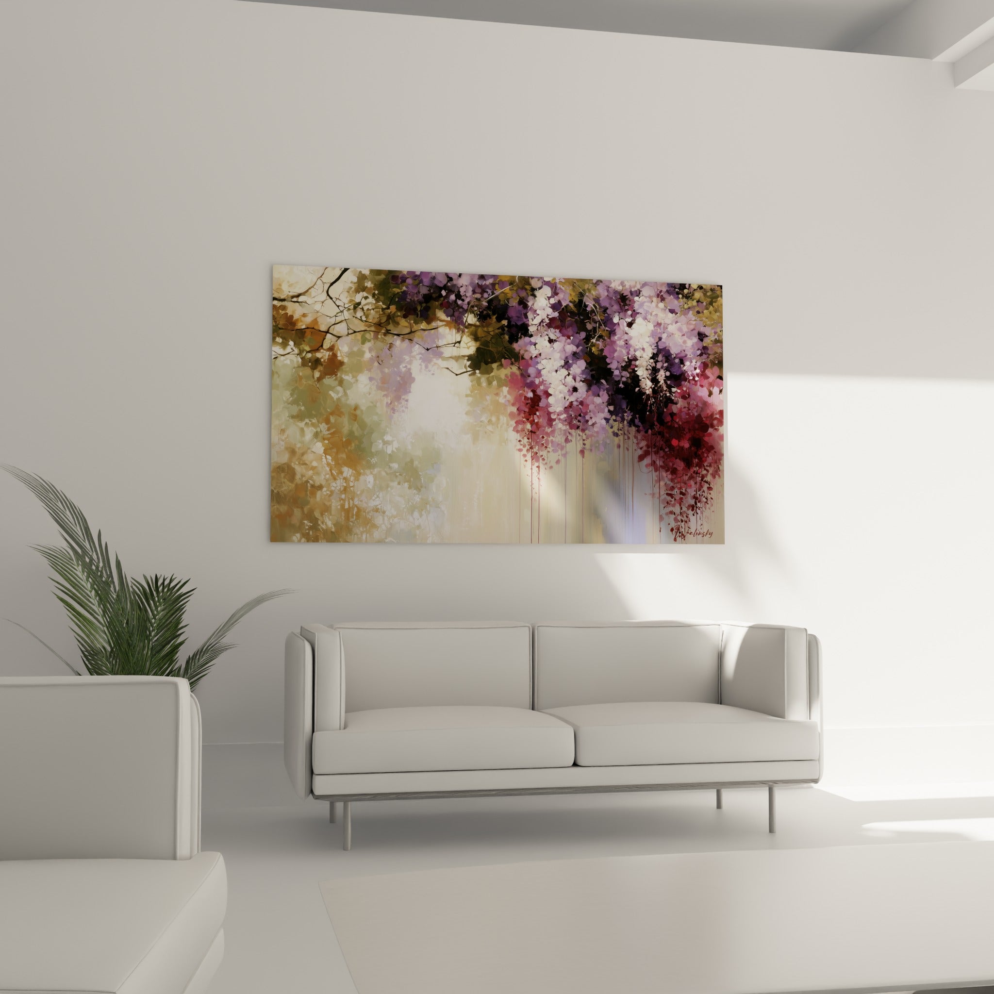 Cascade de glycine bordeaux et violette au-dessus d'un canapé dans un salon lumineux