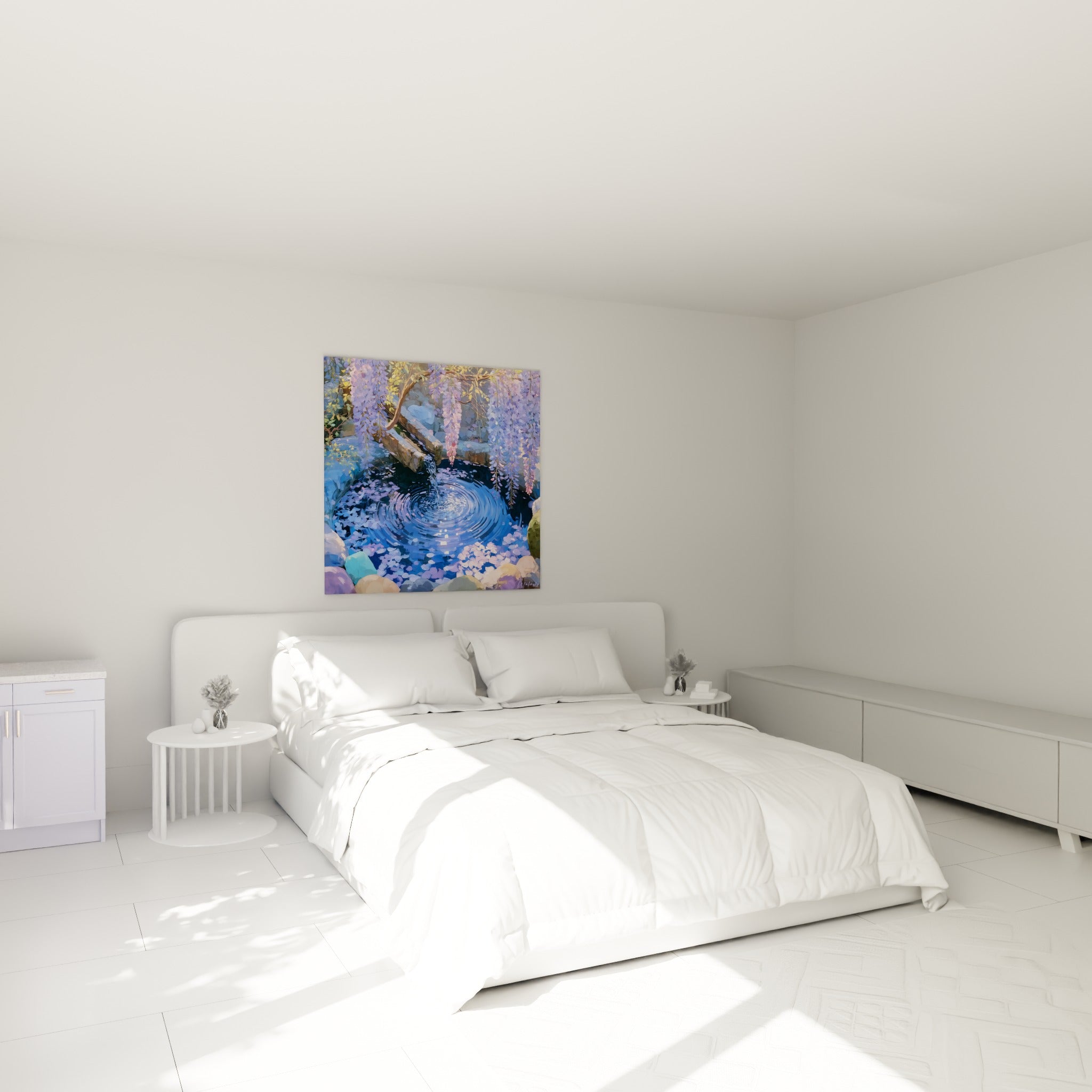Glycines lavande et bassin bleu accroché au-dessus d'un lit dans une chambre claire