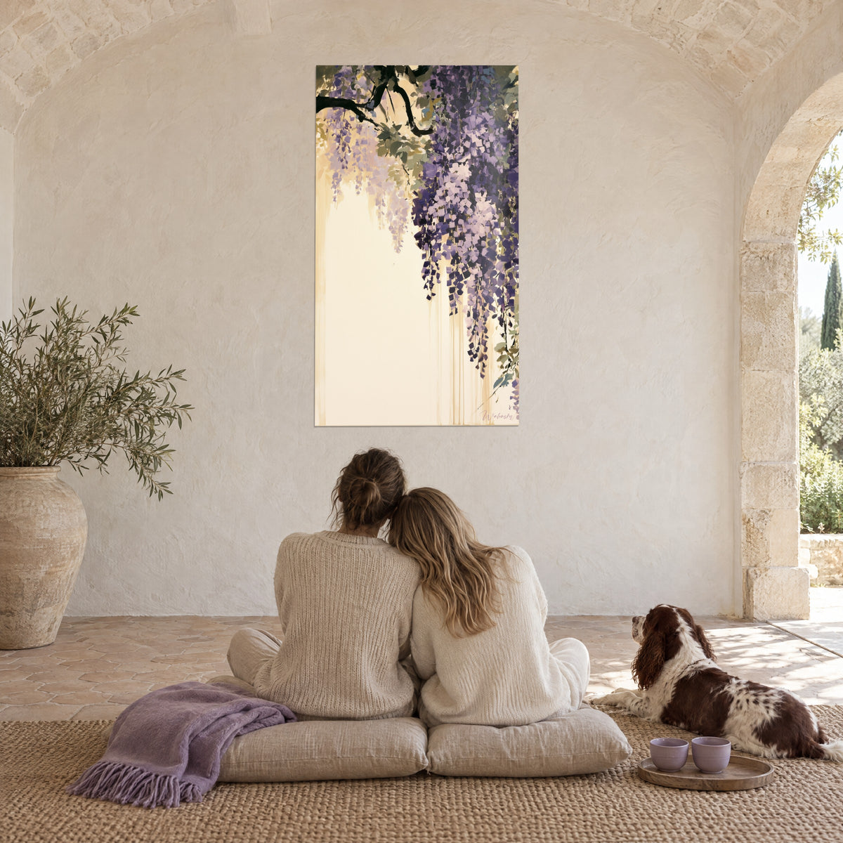 Quadro tenda di glicine malva e melanzana, velatura crema con colature dorate, davanti a una coppia e al loro spaniel seduto a terra