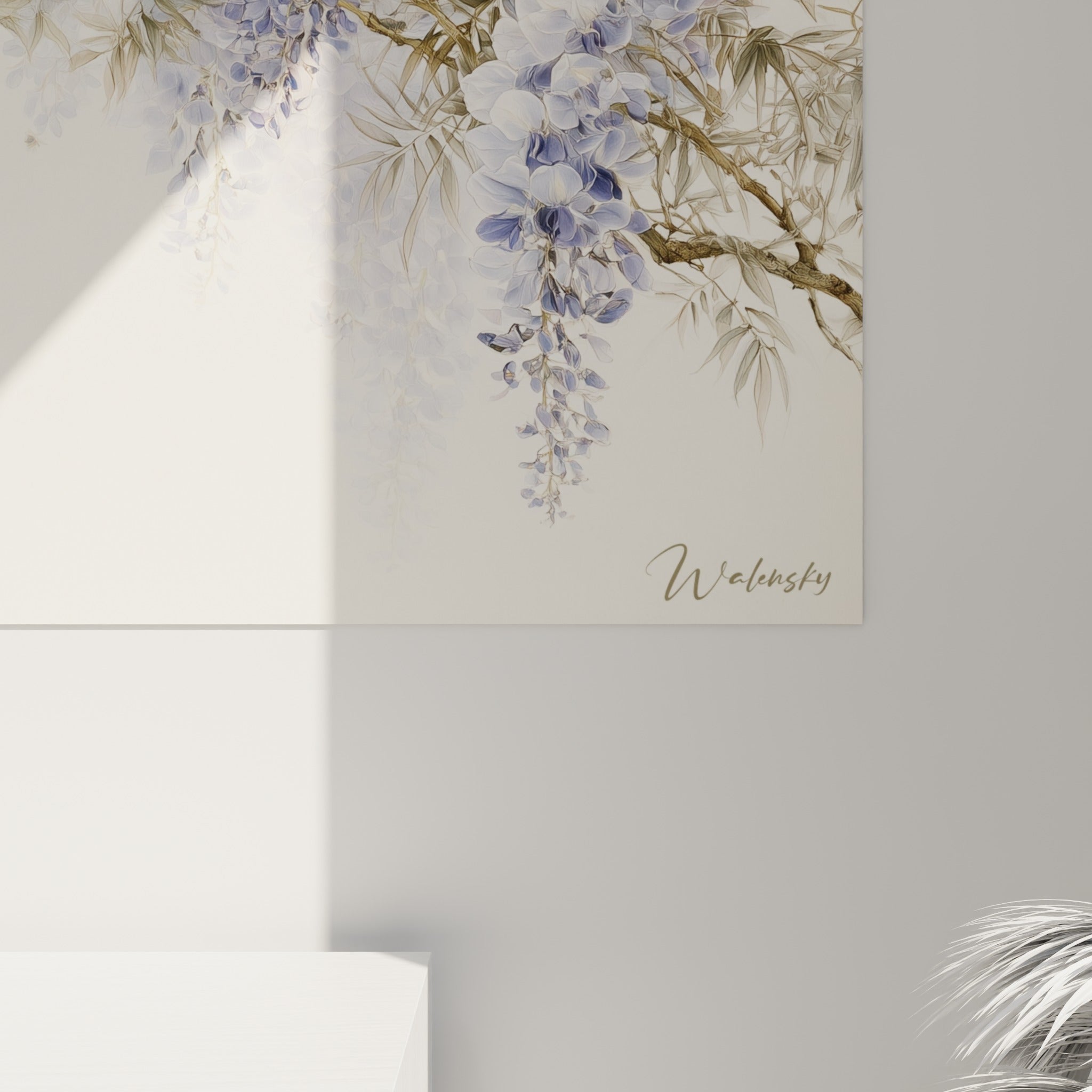 Détail des pétales mauves et du grain aquarelle sur les branches dorées de la glycine peinte