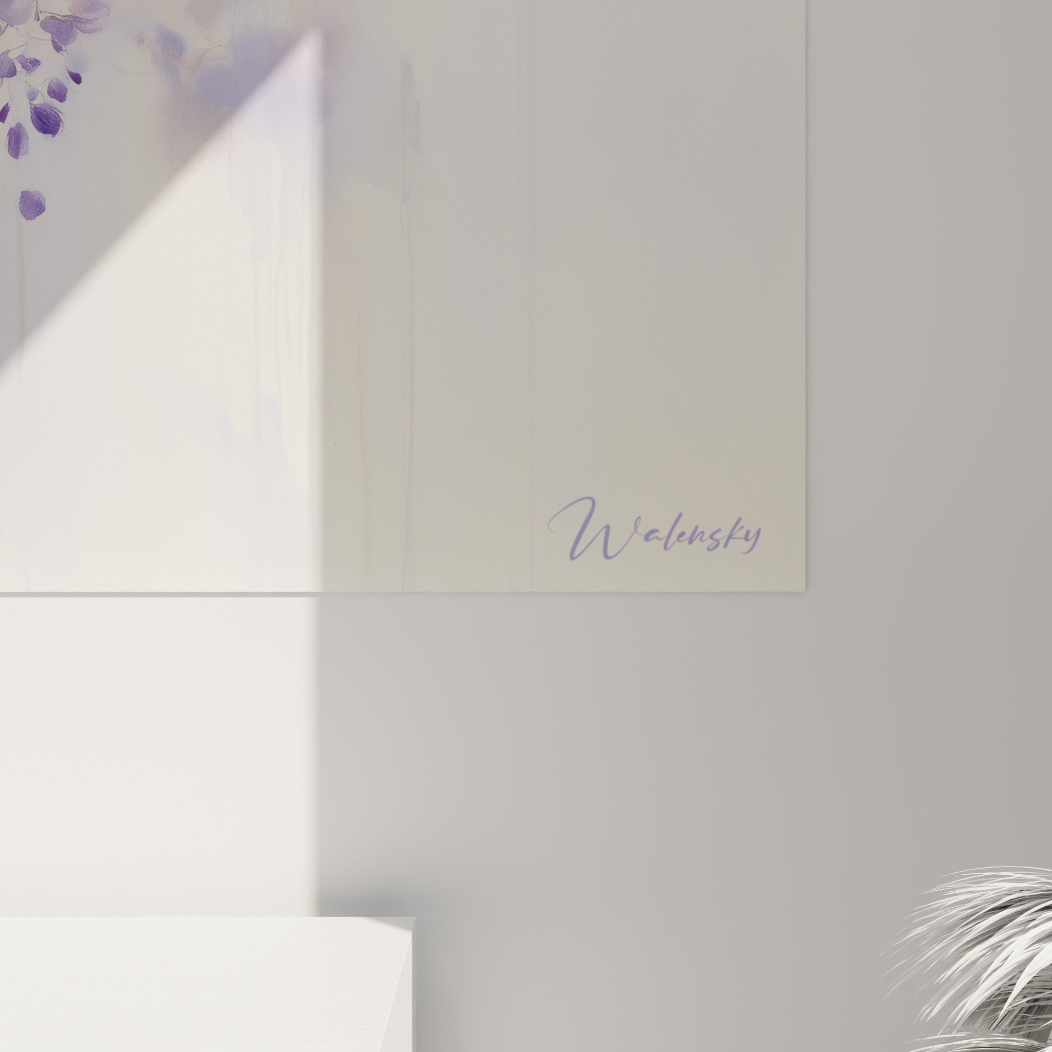 Détail de la toile glycine révélant les coulures mauves et beiges de l'aquarelle en gros plan