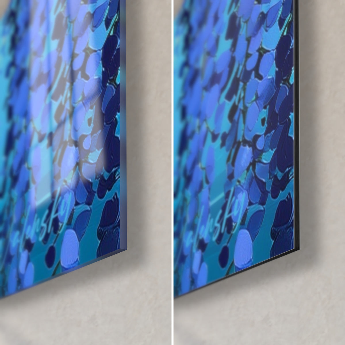 Schilderij cascade van koningsblauwe glycine, rechtsonder: glanzend acrylglas links, mat Dibond rechts, randdikte 3 mm