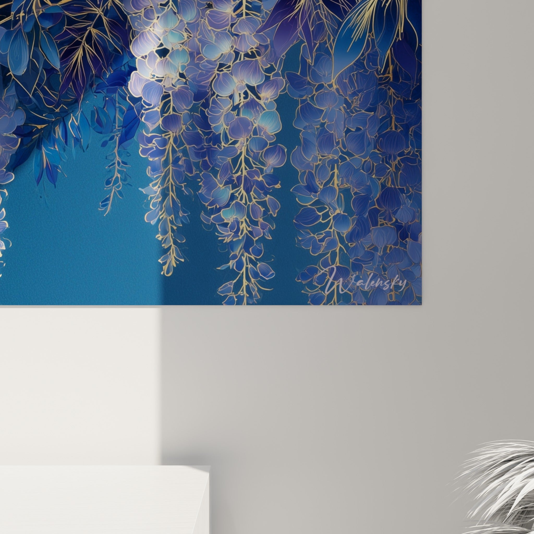 Détail des pétales de glycine bleu pastel et nervures dorées révélant la finesse du tracé pictural
