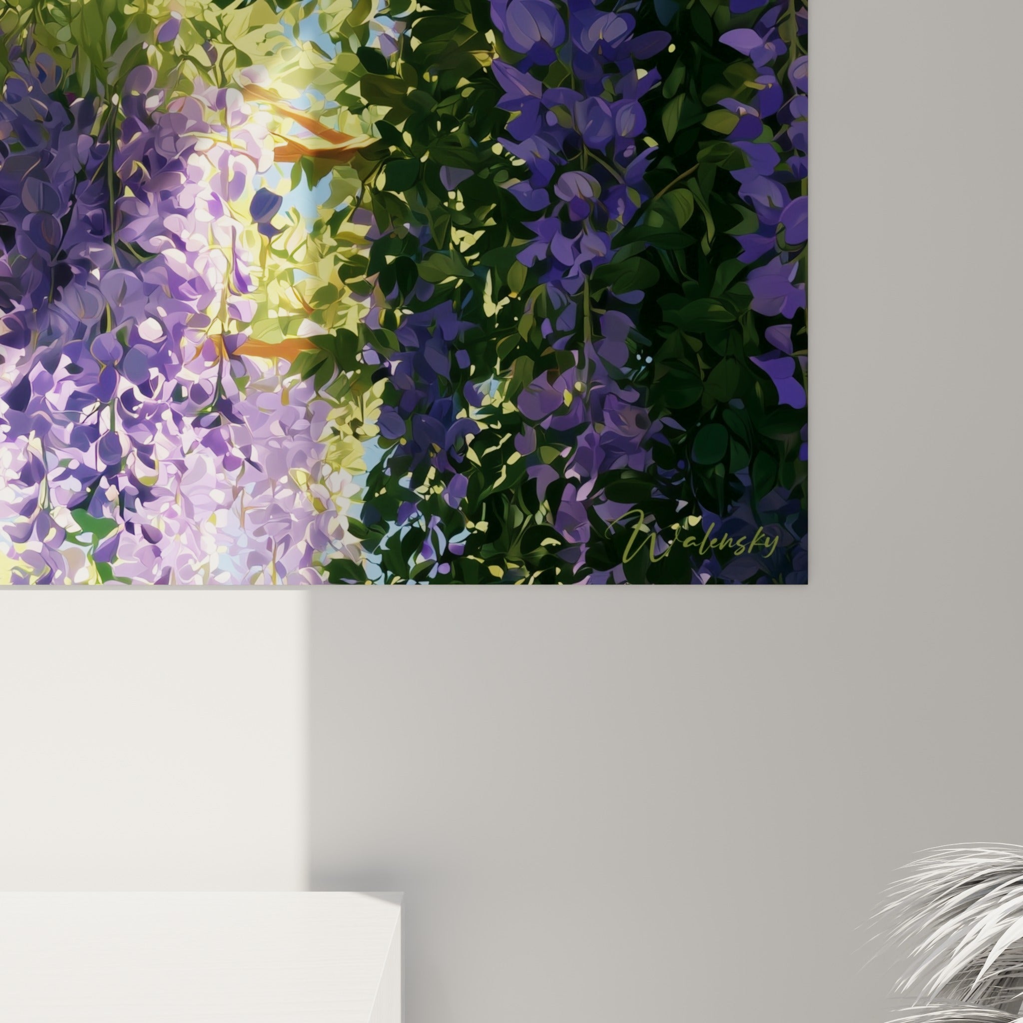Détail des pétales mauve et violet de la glycine, textures fines et empâtements sous une lumière chaude