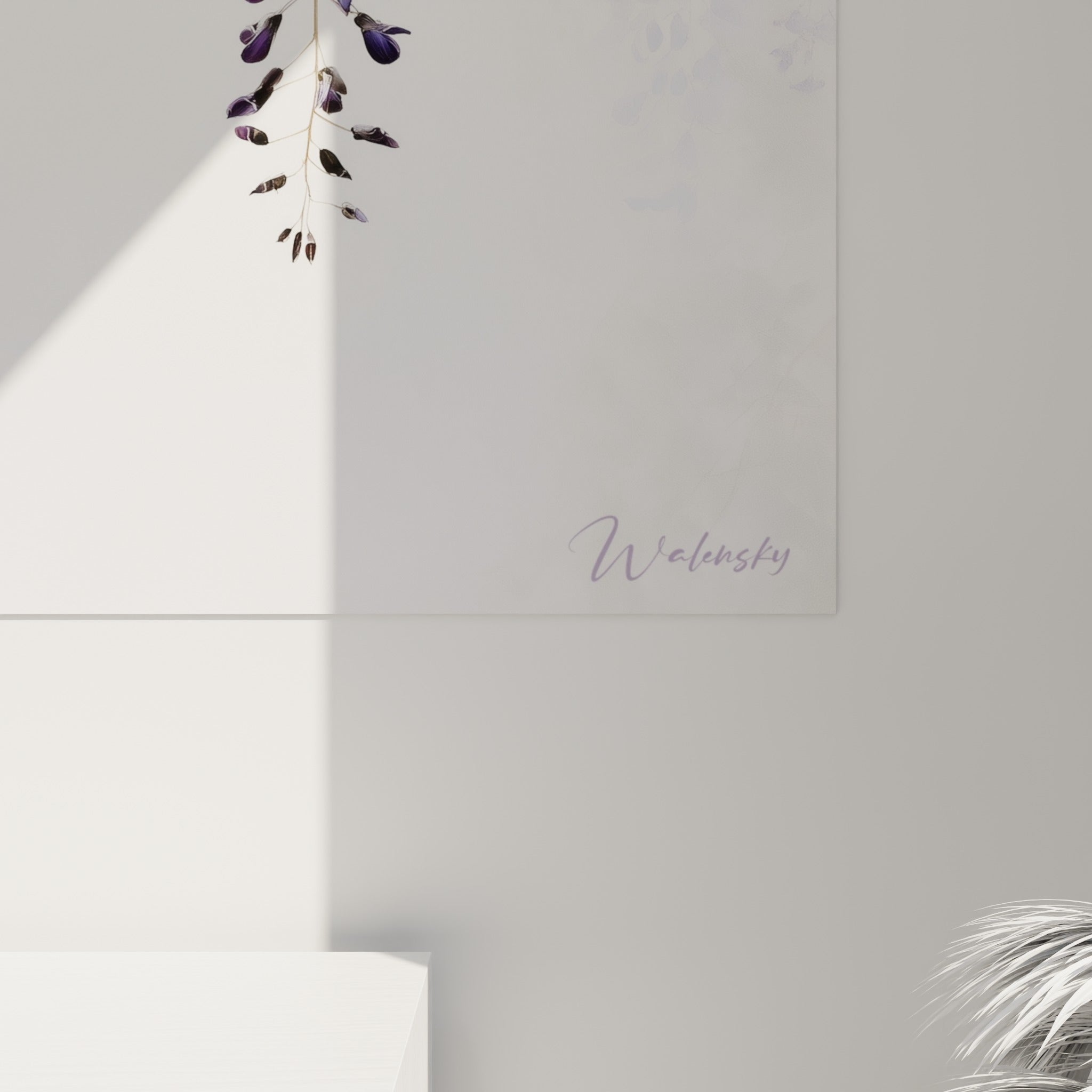Détail des pétales mauves et violets de la glycine, textures fondues et coulures délicates