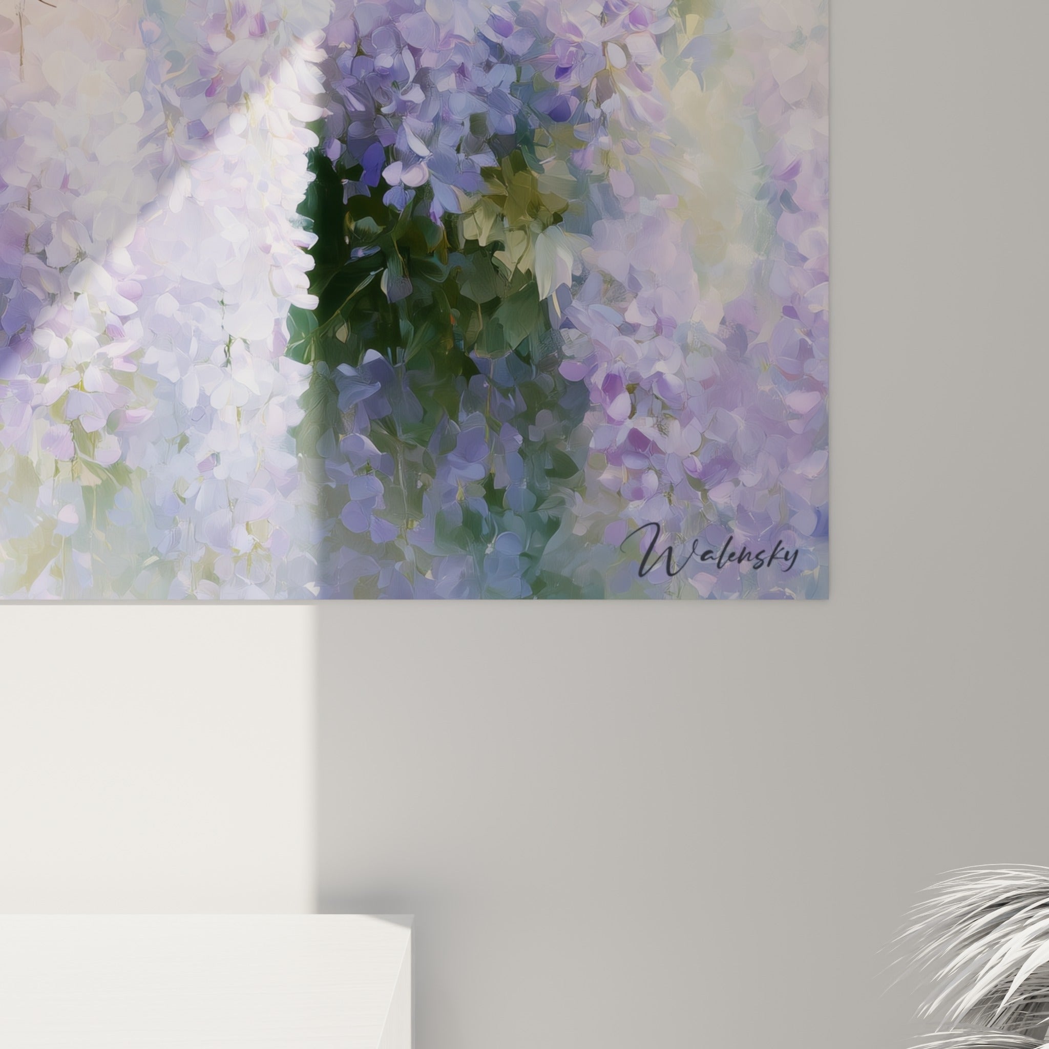 Détail des pétales mauve, blanc et vert de la glycine, empâtements et coulures visibles de près