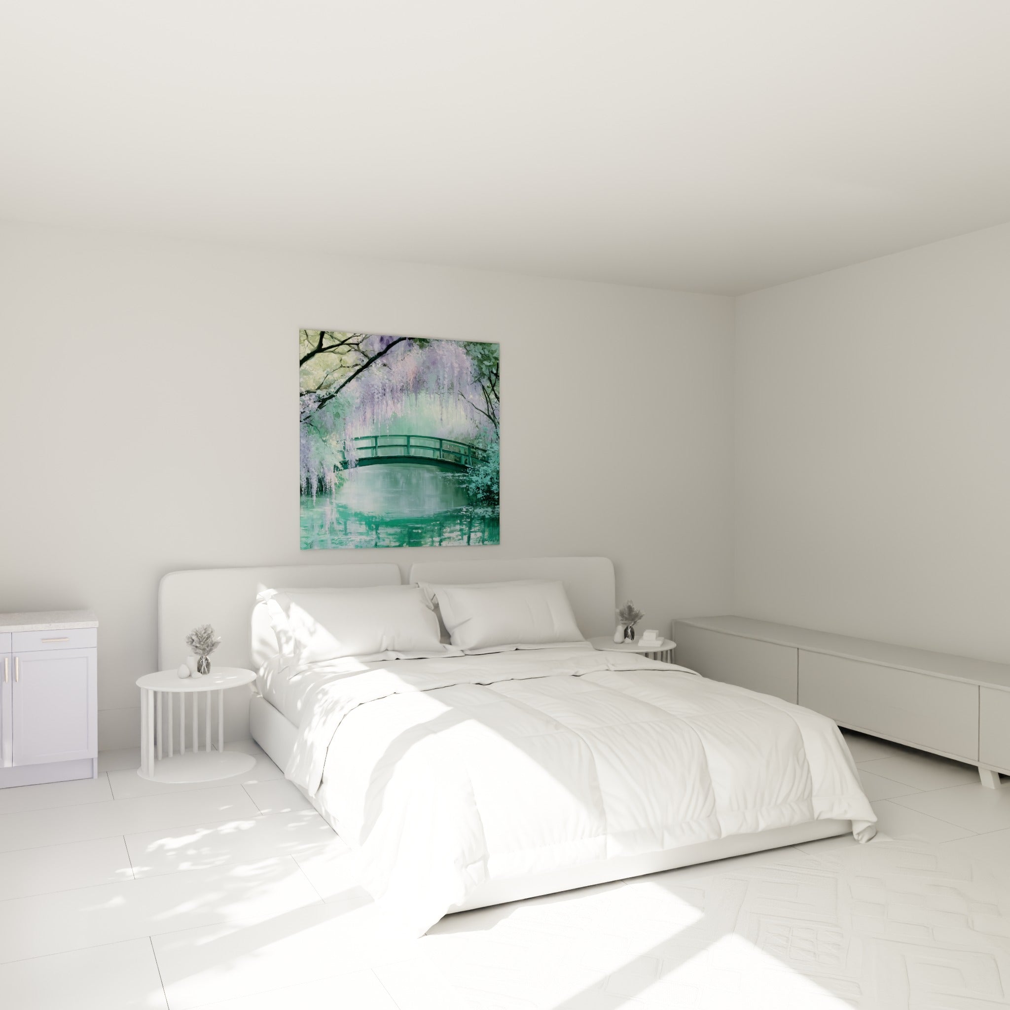 Glycine mauve et pont vert d'eau accrochés au-dessus d'un lit dans une chambre claire