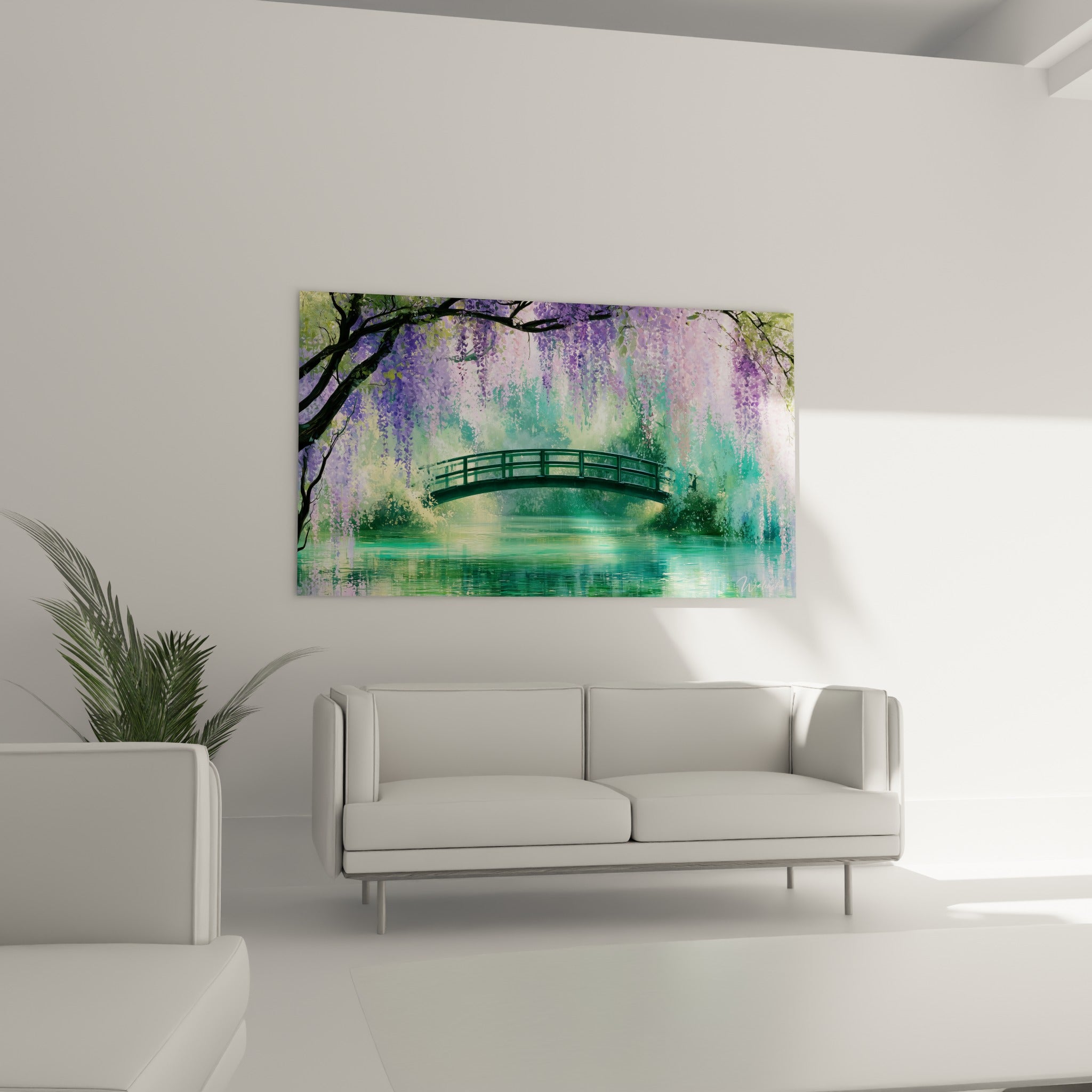 Fleurs de glycine rose et violette surplombant un pont en arc, au-dessus d'un canapé dans un salon lumineux