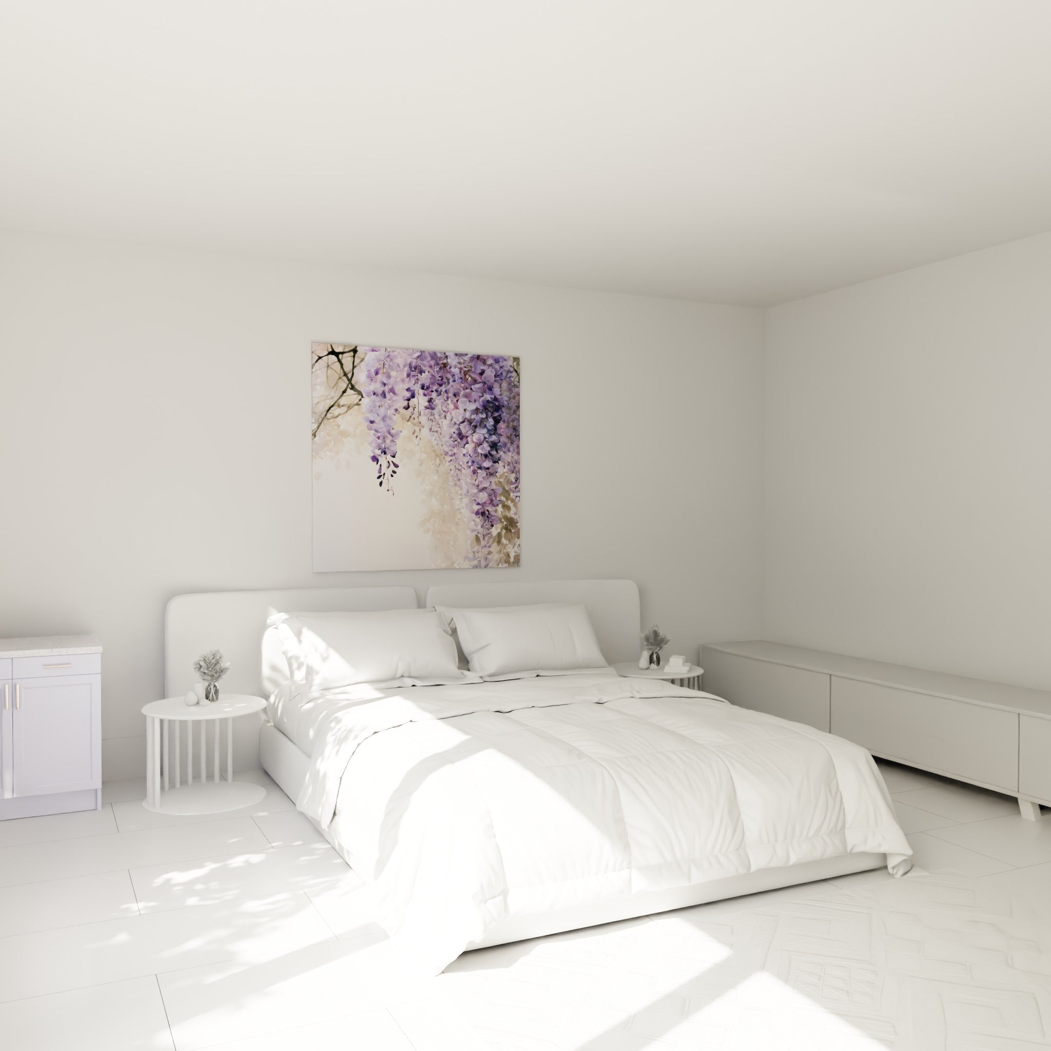Fleurs de glycine violettes et blanches accrochées au-dessus d'un lit dans une chambre claire