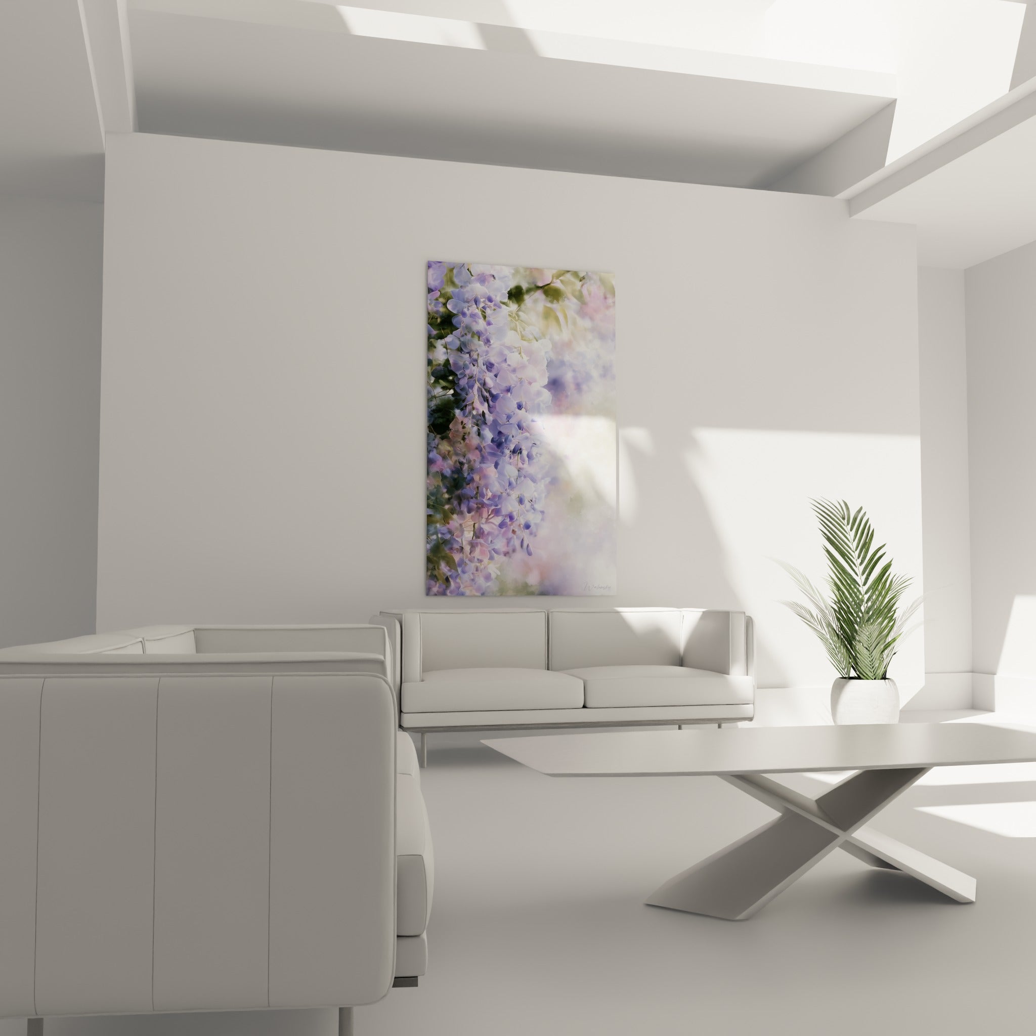Cascade florale glycine lilas et verte, suspendue au-dessus d'un canapé dans un salon lumineux