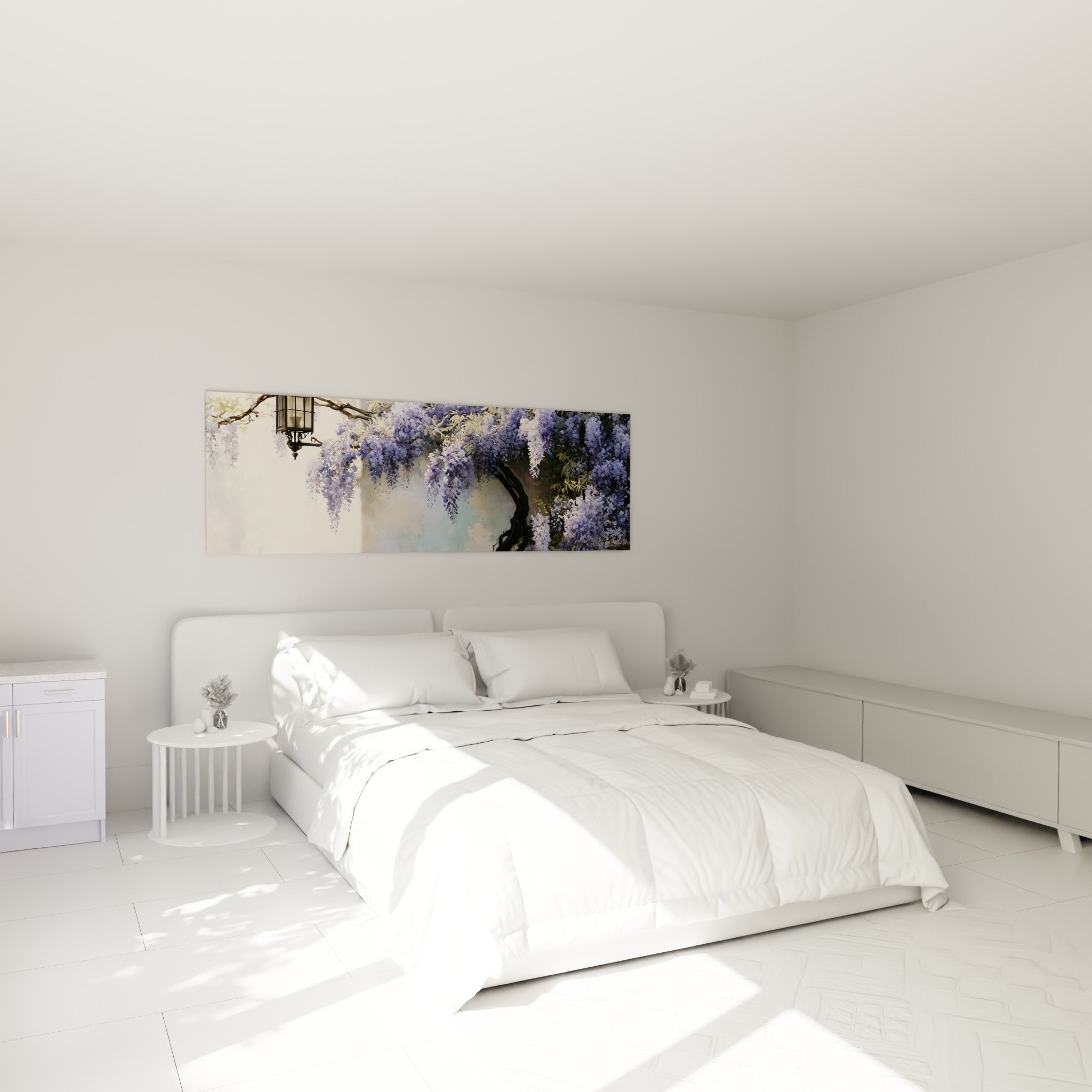 Grappes de glycine mauve suspendues au-dessus d'un lit dans une chambre claire