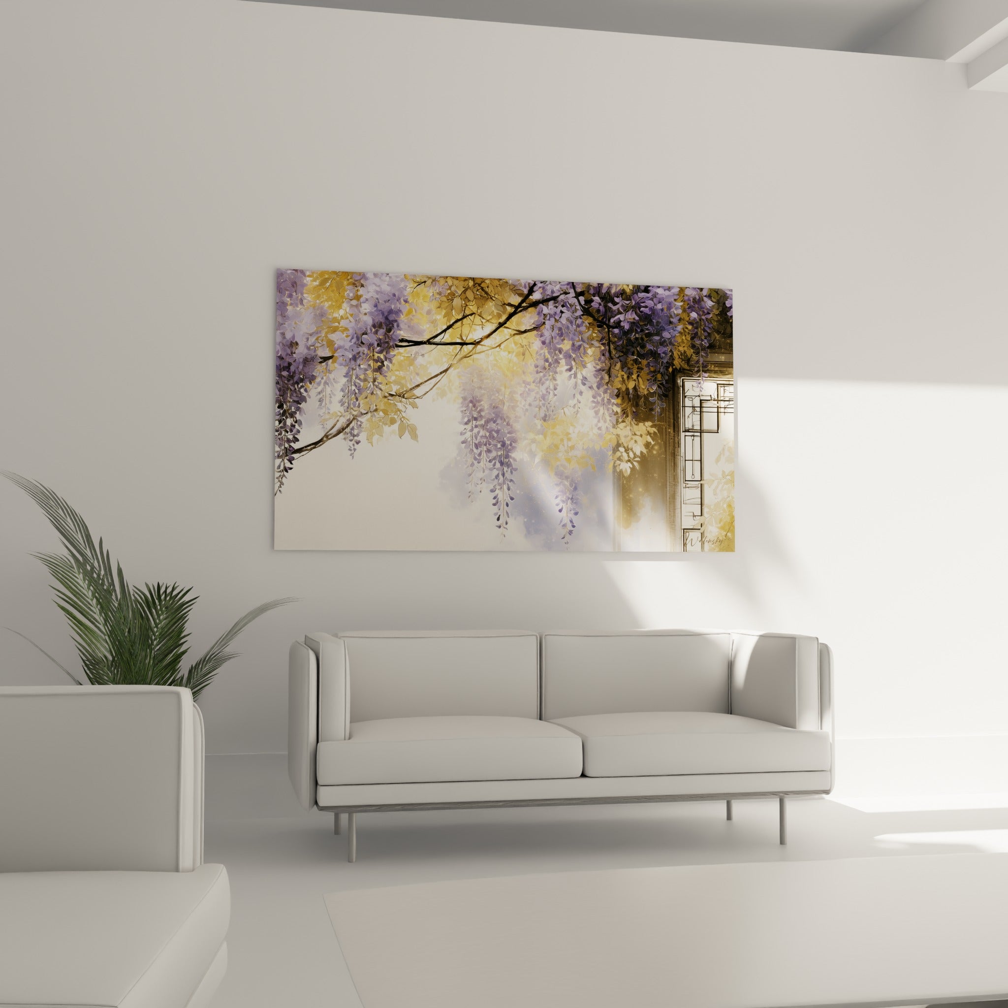 Branches fleuries de glycine violette et dorée accrochées au-dessus d'un canapé dans un salon lumineux
