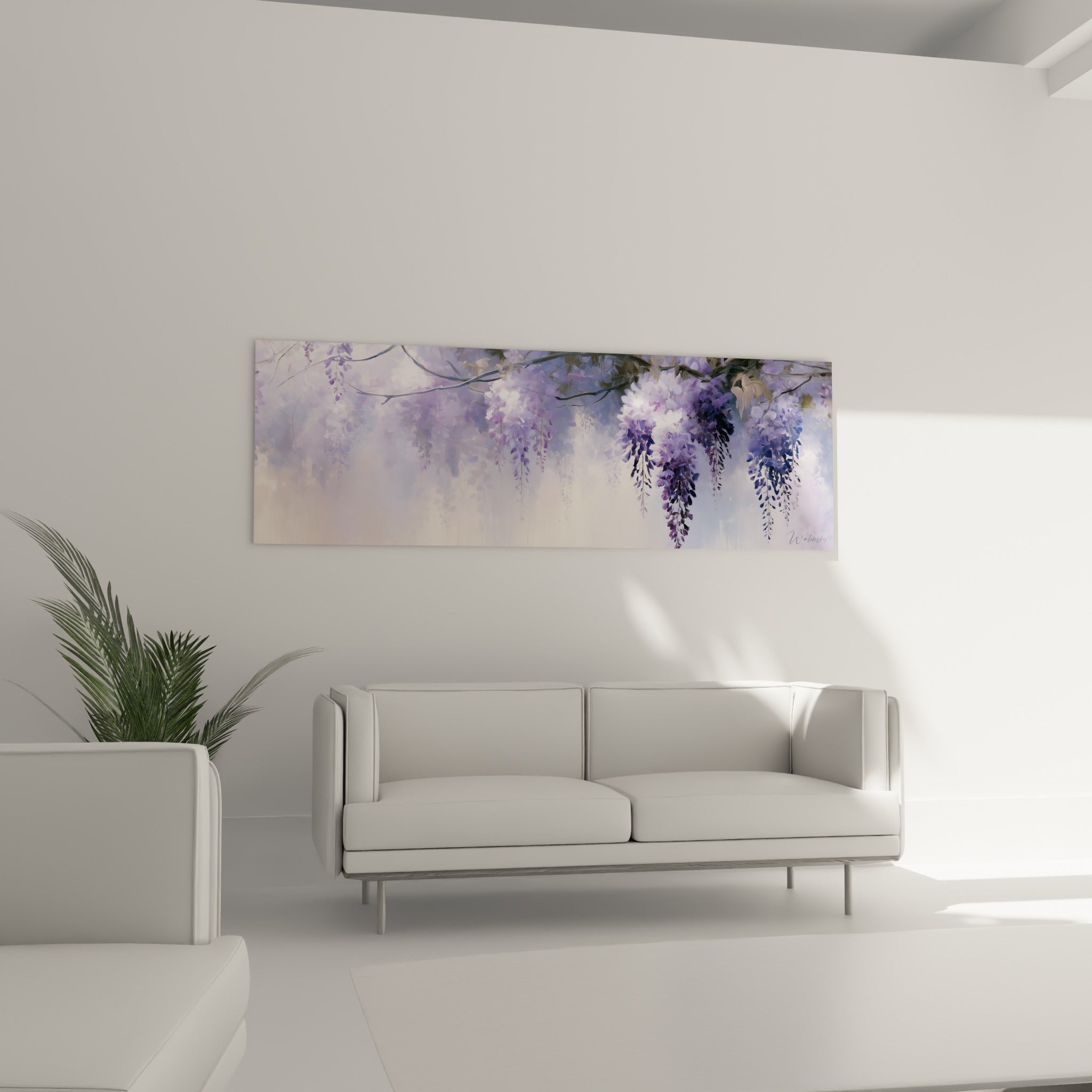 Branches de glycine mauve et lilas tombant en cascade au-dessus d'un canapé dans un salon lumineux