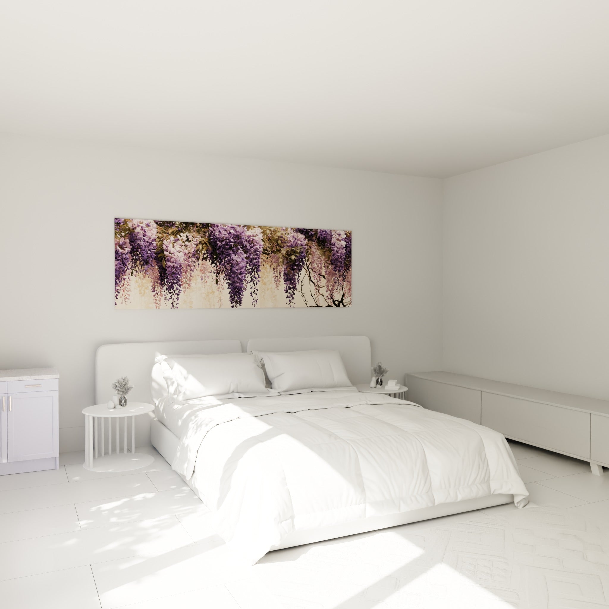 Grappes de glycine mauve et violette suspendues au-dessus d'un lit dans une chambre claire