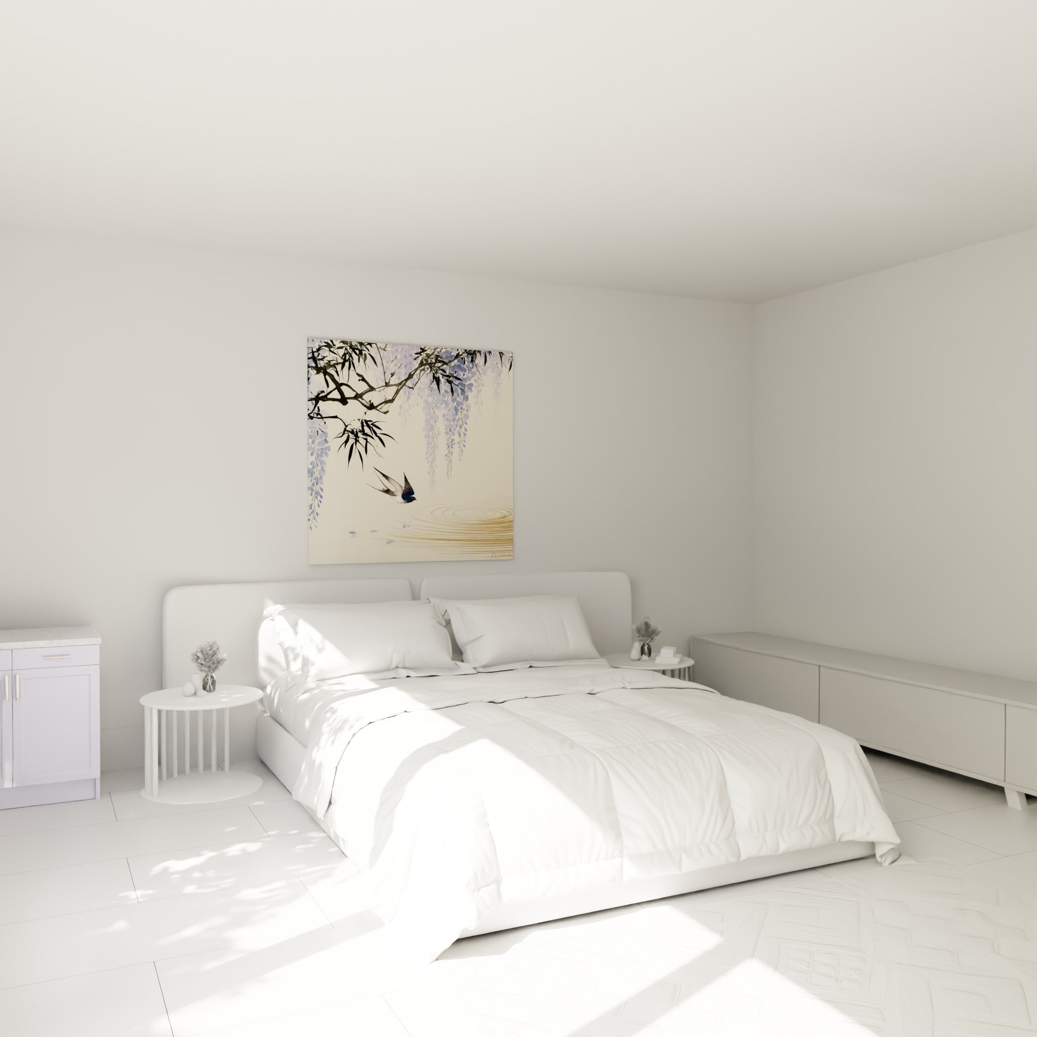 Grappes mauves et hirondelle en vol accrochées au-dessus d'un lit dans une chambre claire