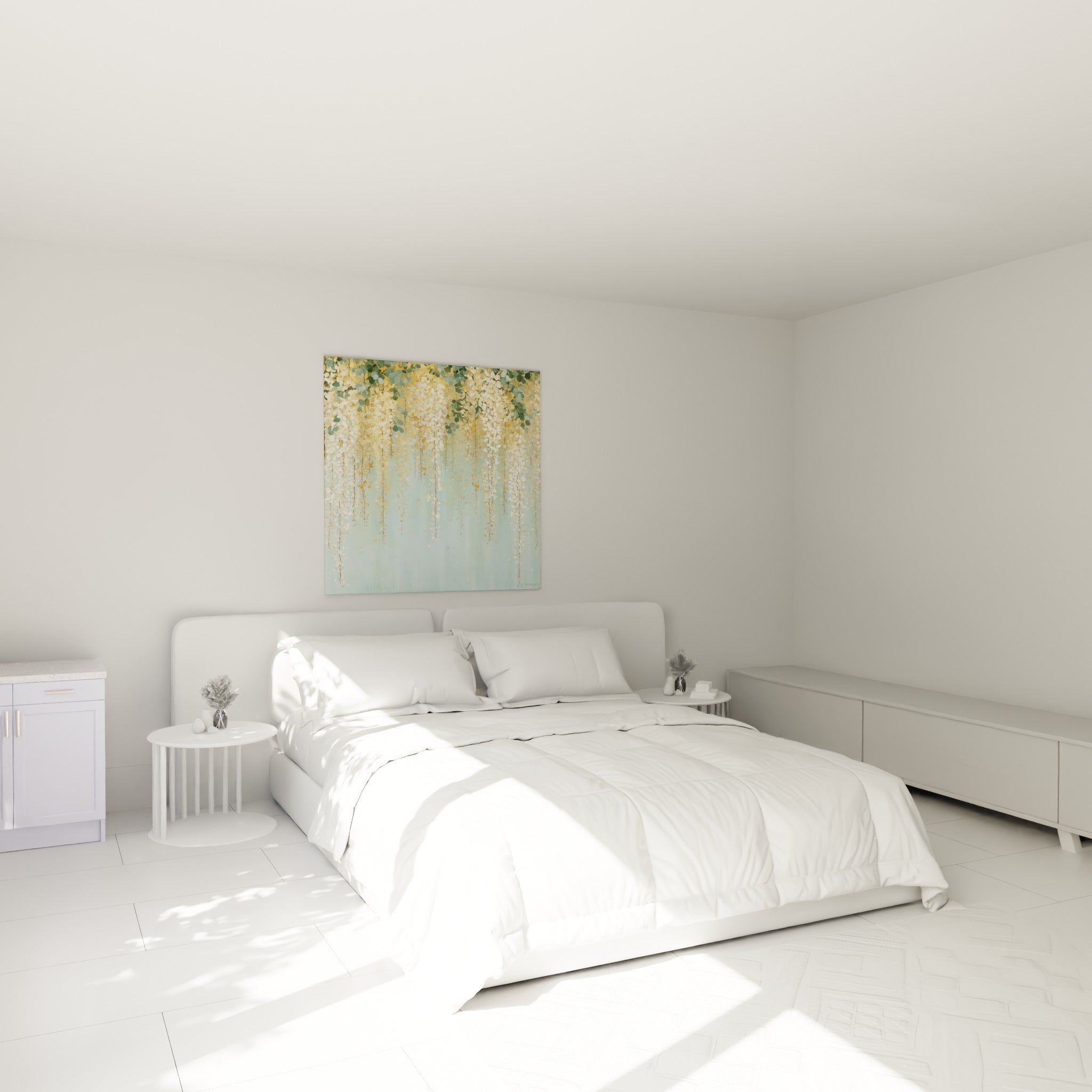 Fleurs de glycine dorées et blanches suspendues, tons vert sauge, au-dessus d'un lit dans une chambre claire