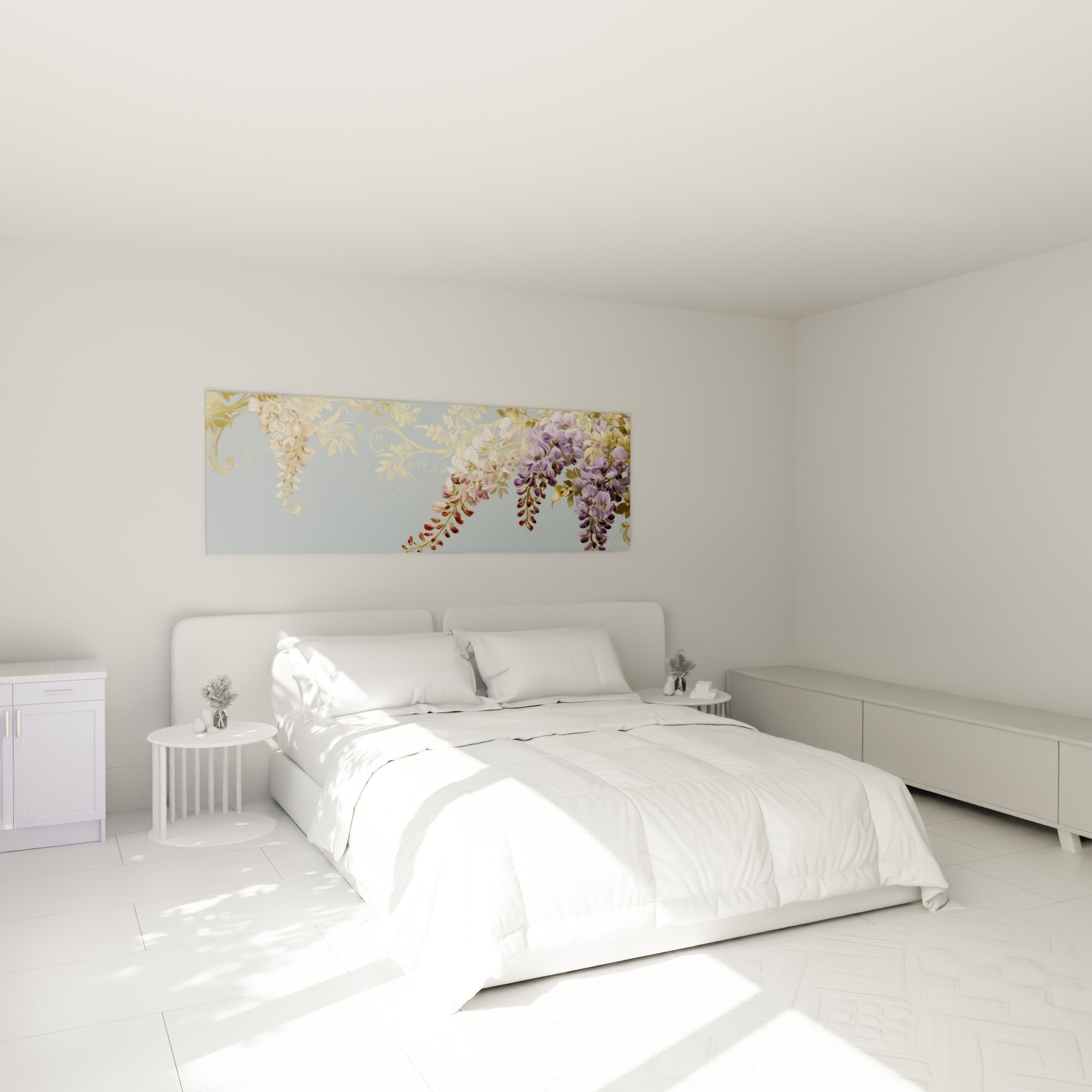Grappes de glycine violette et boutons bordeaux au-dessus d'un lit dans une chambre claire