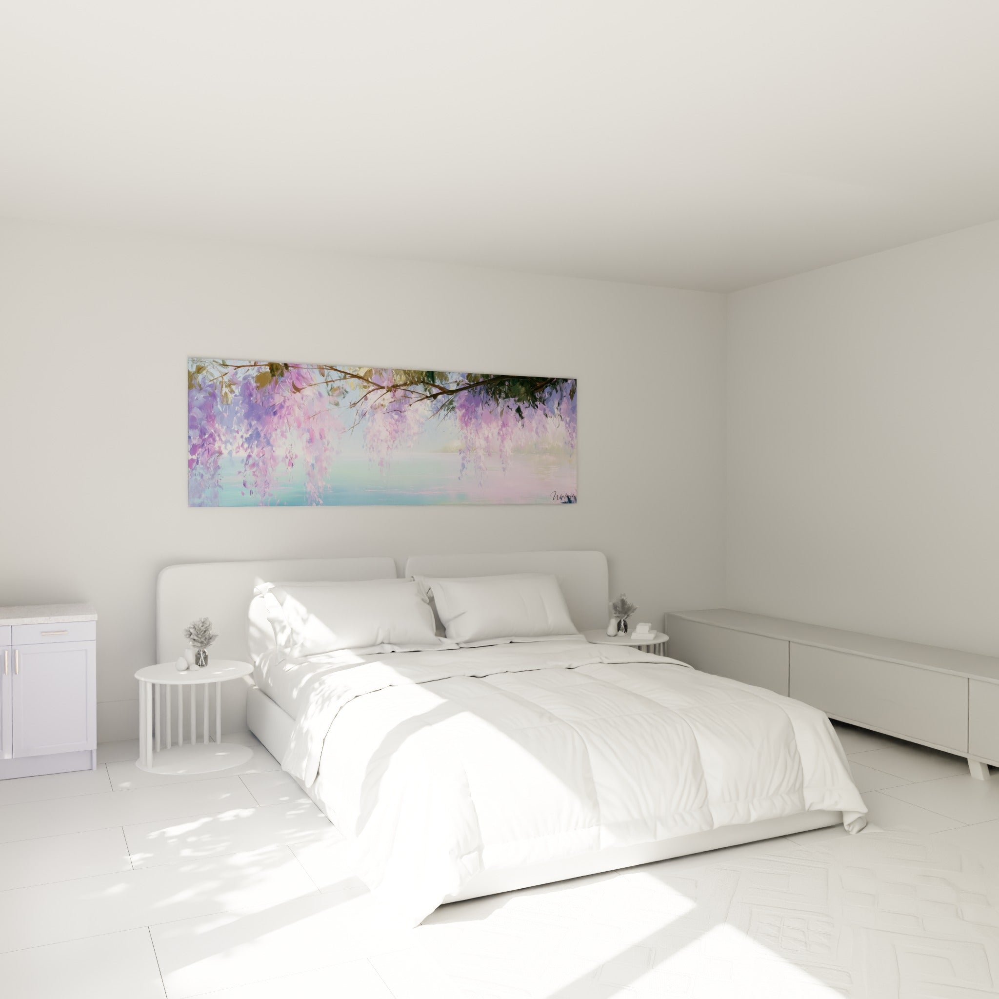Branches de glycine lilas et rose au-dessus d'un lit dans une chambre claire