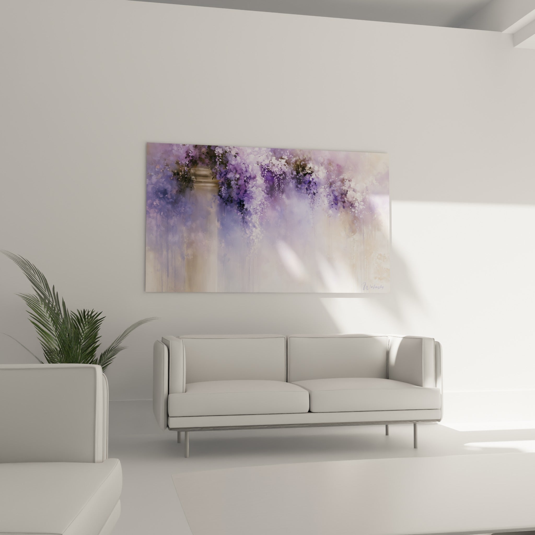 Grappes de glycine lilas et blanche ruisselant en douceur, au-dessus d'un canapé dans un salon lumineux