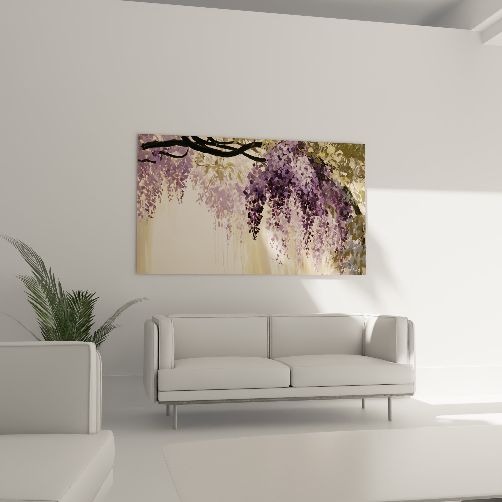 Fleurs de glycine mauve et vert olive en cascade, au-dessus d'un canapé dans un salon lumineux