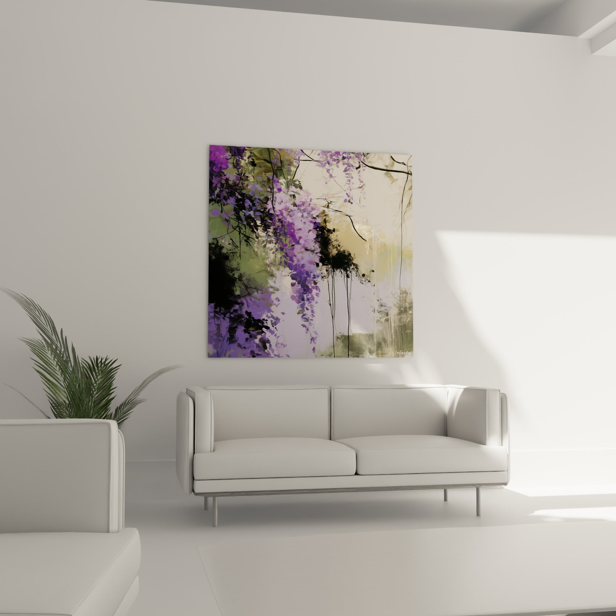 Fleurs de glycine lilas et beige doré, composition asymétrique, au-dessus d'un canapé dans un salon lumineux