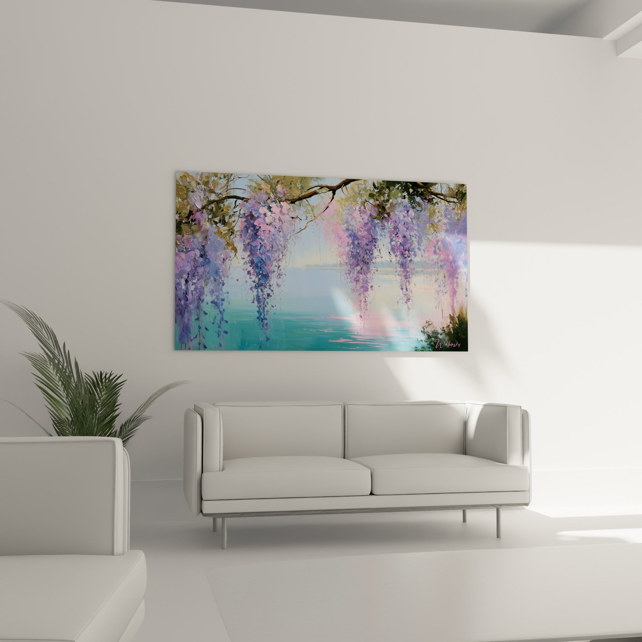 Fleurs de glycine violettes et turquoise tombant sur l'eau, au-dessus d'un canapé dans un salon lumineux