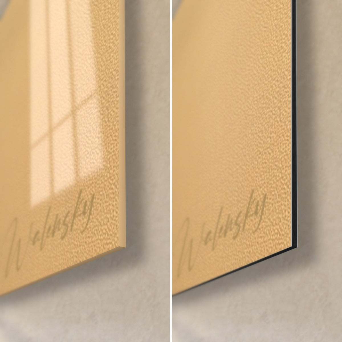 Quadro di glicine blu indaco su fondo dorato, angolo in basso a destra: vetro lucido con riflessi e alluminio Dibond opaco, bordo da 3 mm