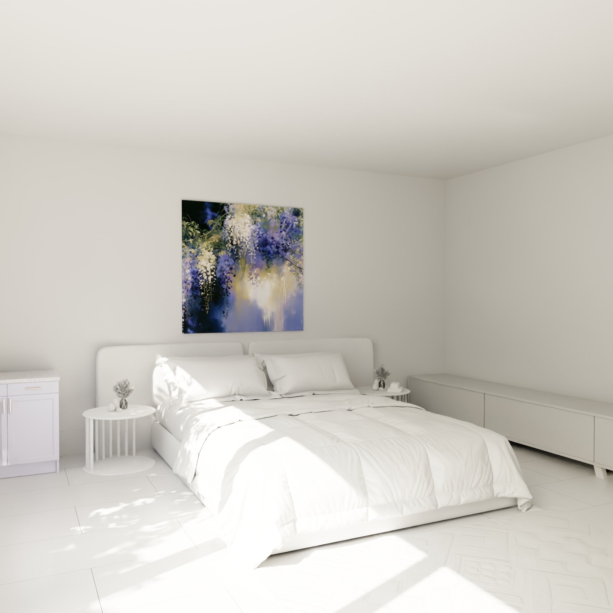 Grappes de glycine violette et blanche suspendues au-dessus d'un lit dans une chambre claire
