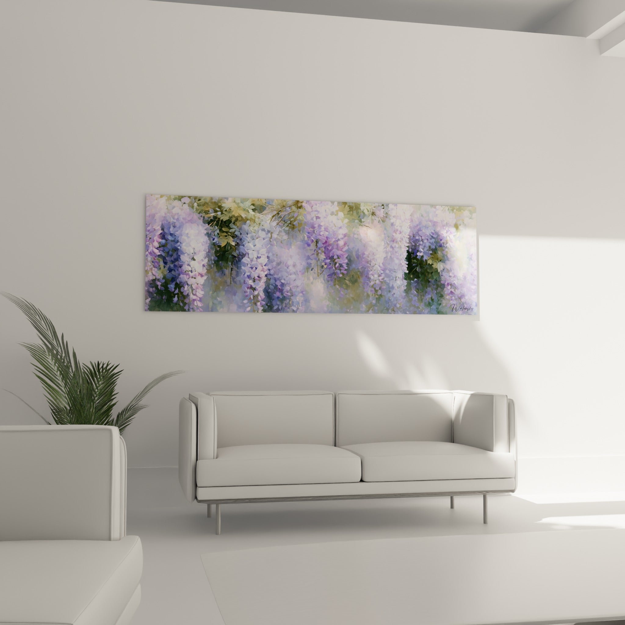 Glycine violette et blanche suspendue au-dessus d'un canapé dans un salon lumineux