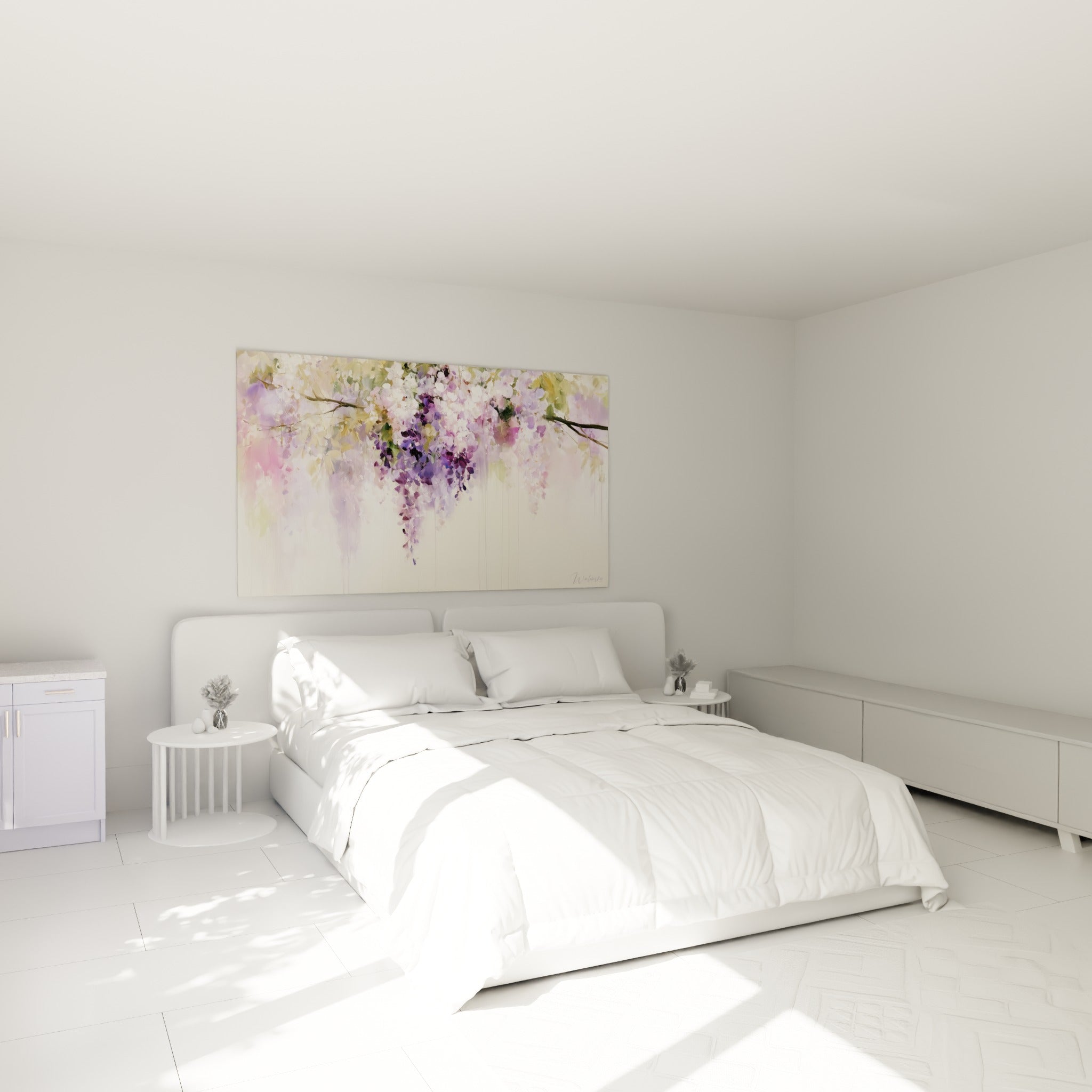 Grappes de glycine mauve et blanche au-dessus d'un lit dans une chambre claire