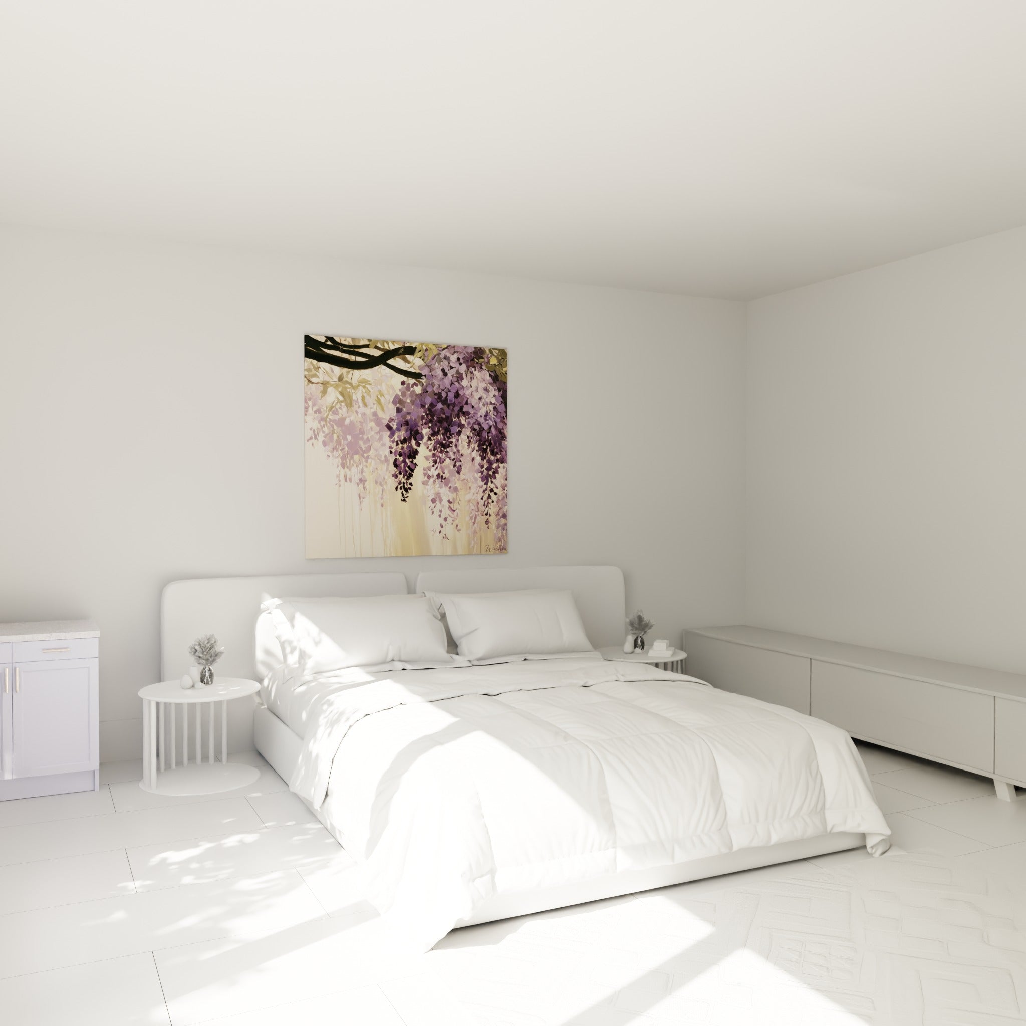 Grappes de glycine mauve et dorée suspendues au-dessus d'un lit dans une chambre claire