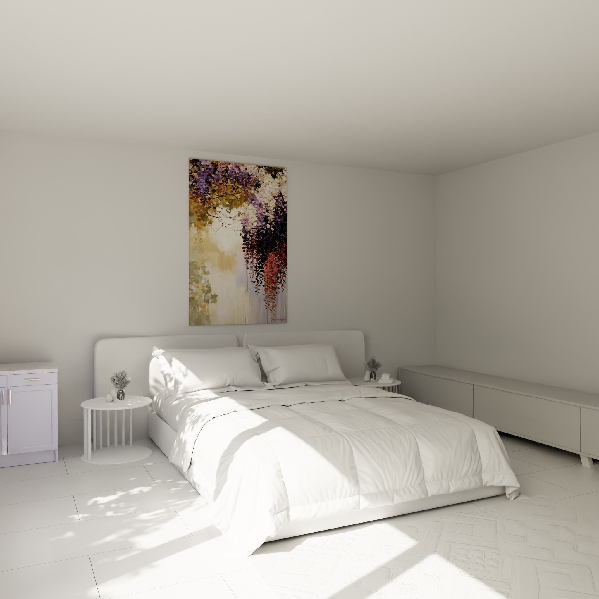 Grappes de glycine violette et blanche suspendues au-dessus d'un lit dans une chambre claire