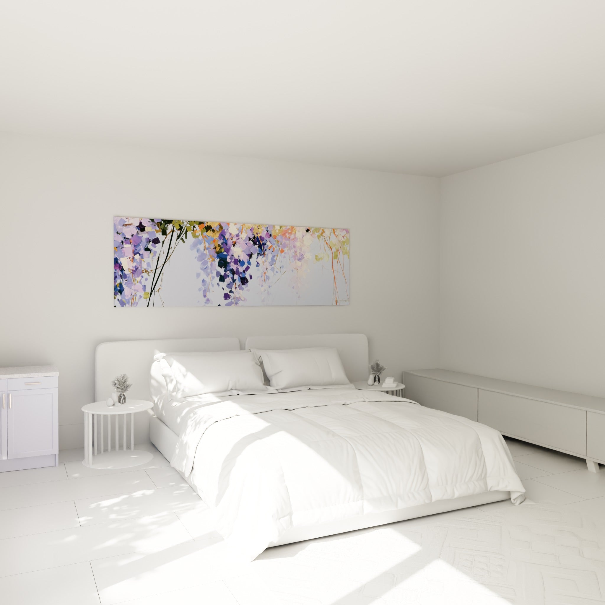 Grappes de glycine mauve et lavande accrochées au-dessus d'un lit dans une chambre claire