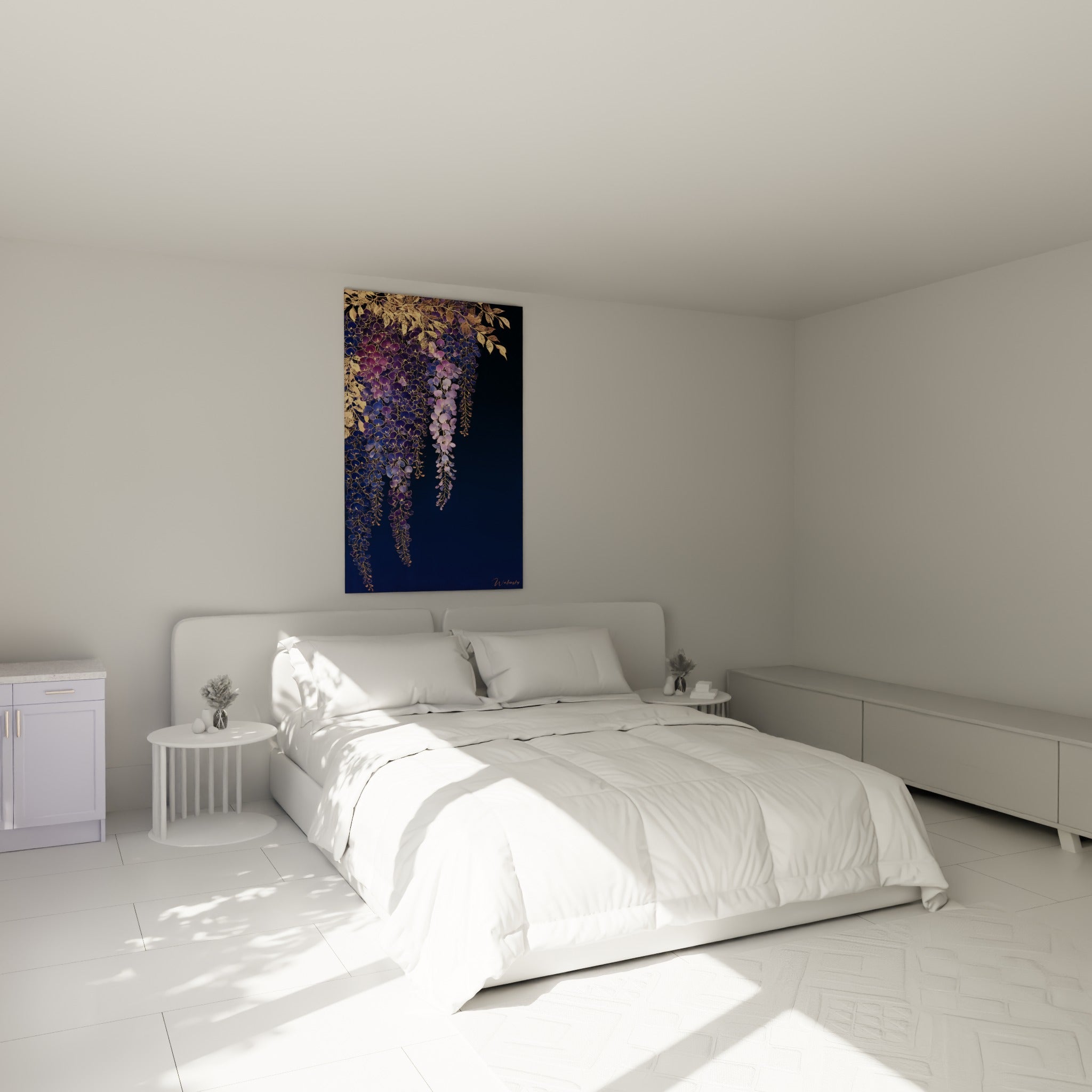 Grappes de glycine mauve et or suspendues au-dessus d'un lit dans une chambre claire