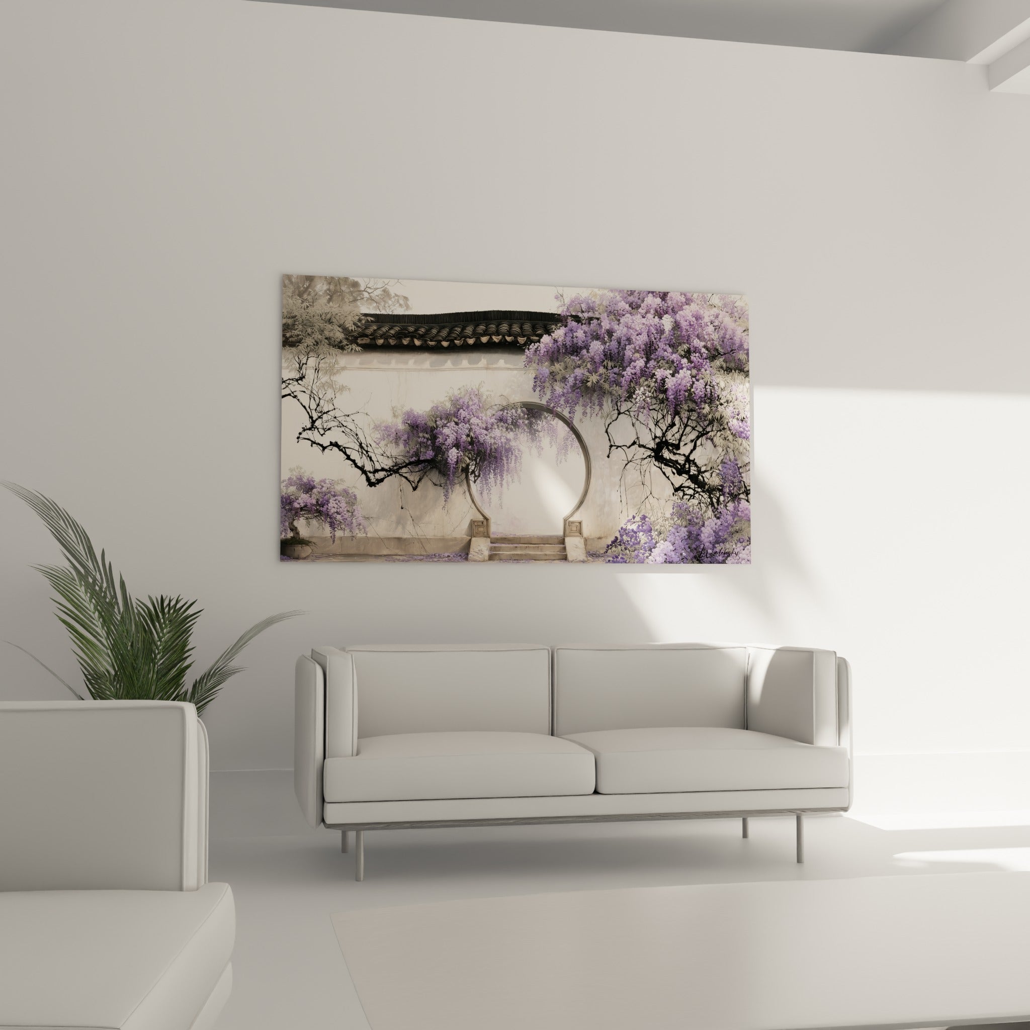 Mur ancien et glycine violette en cascade au-dessus d'un canapé dans un salon lumineux