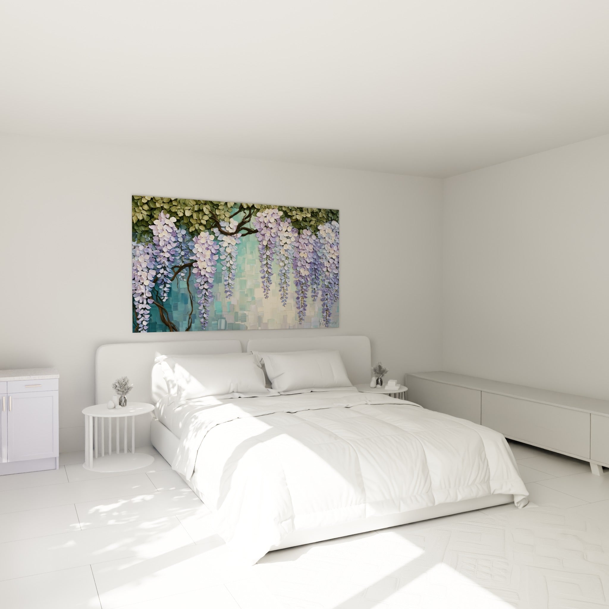 Grappes de glycine mauve pastel et vert sauge accrochées au-dessus d'un lit dans une chambre claire