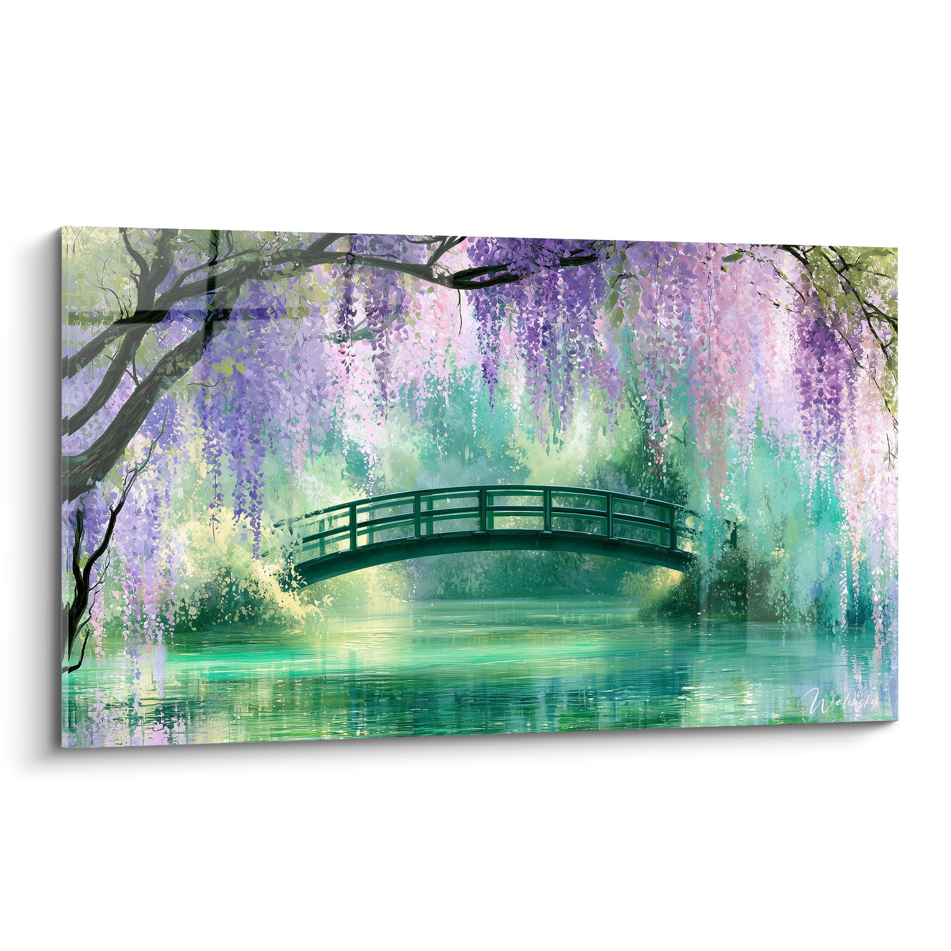 Glycine mauve en cascade sur pont japonais vert au-dessus d'un étang turquoise paisible