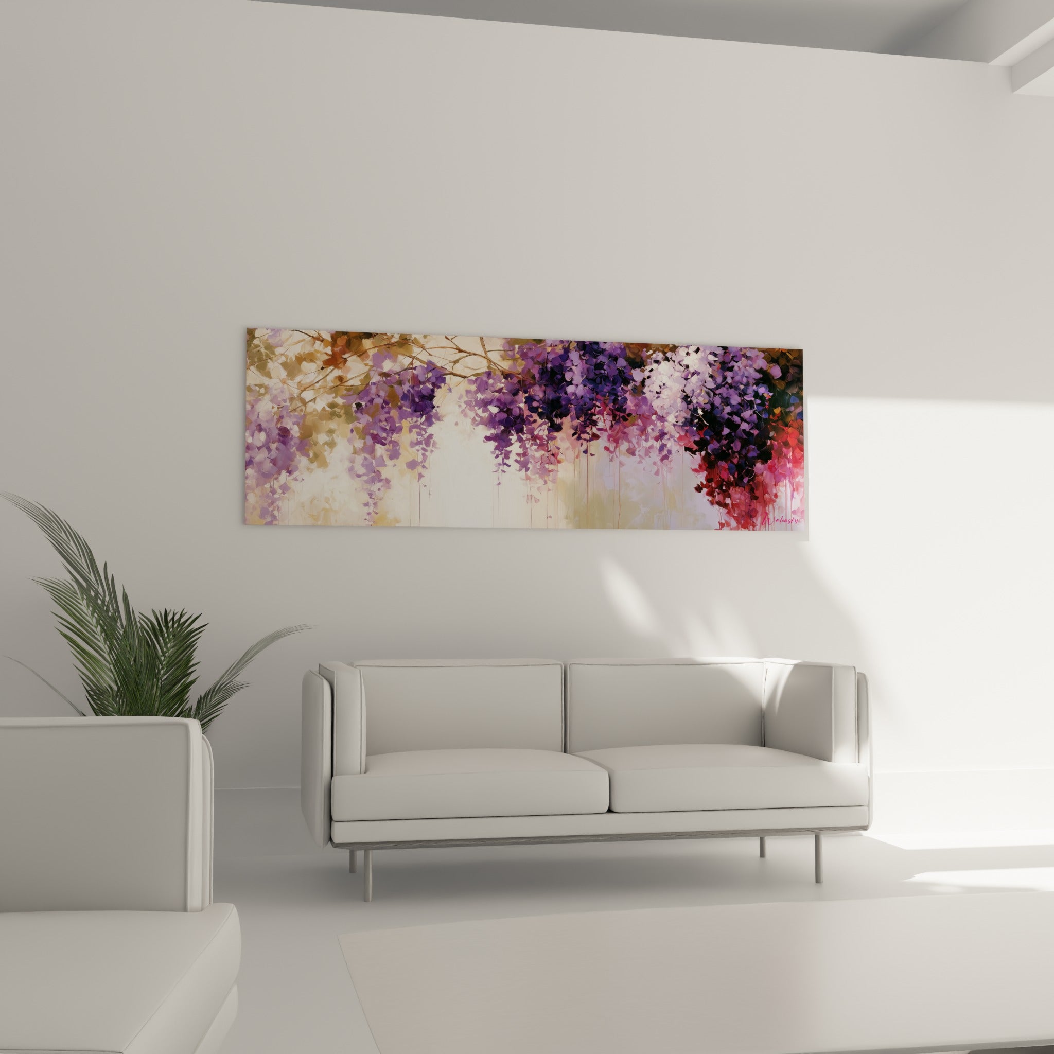 Grappes de glycine pourpre et mauve en mouvement fluide, au-dessus d'un canapé dans un salon lumineux