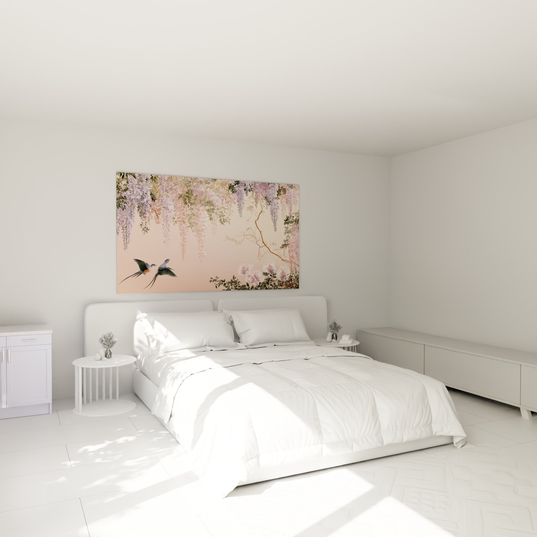 Hirondelles filant sous des glycines roses et mauves, tableau au-dessus d'un lit dans une chambre claire