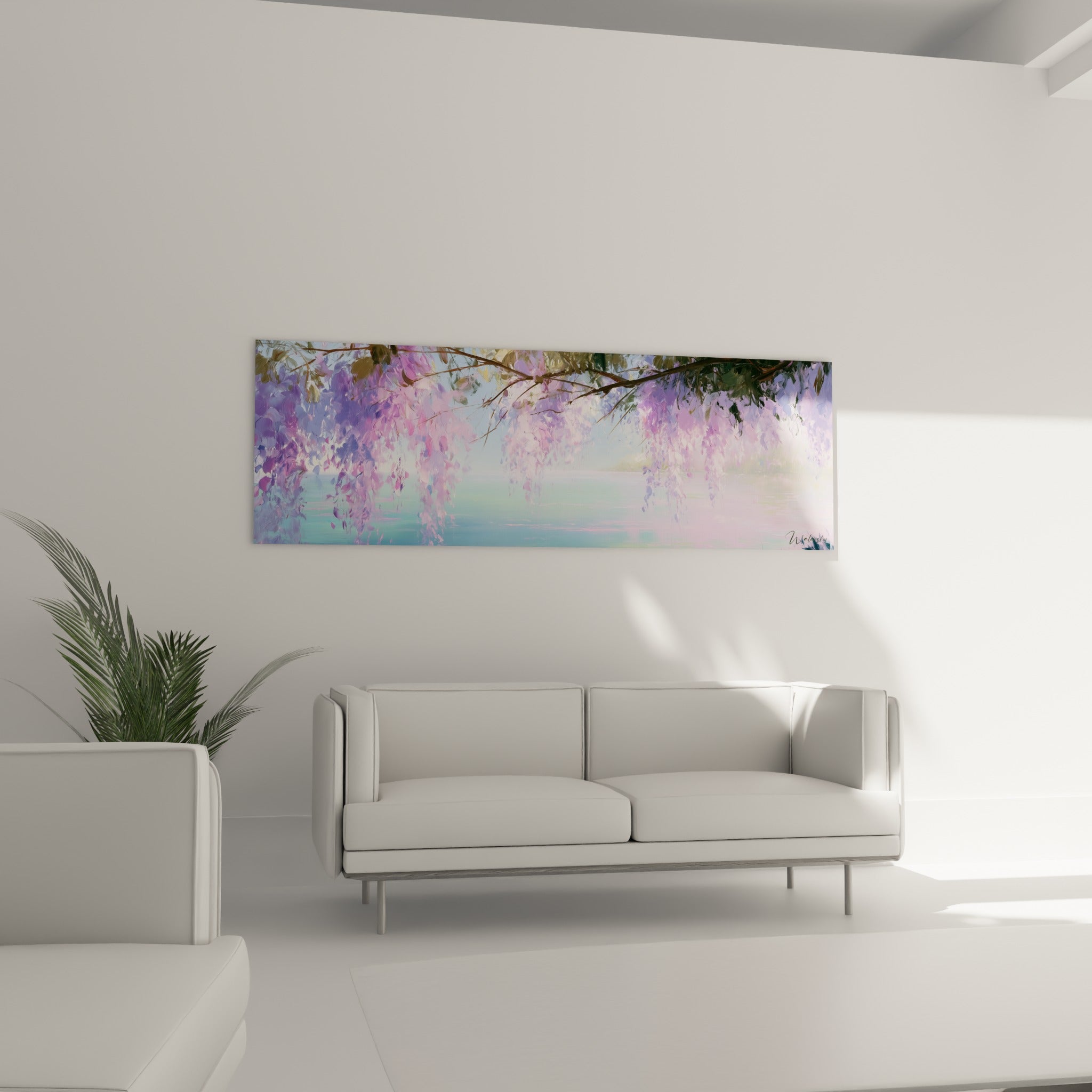 Fleurs de glycine violettes surplombant un plan d'eau, au-dessus d'un canapé dans un salon lumineux