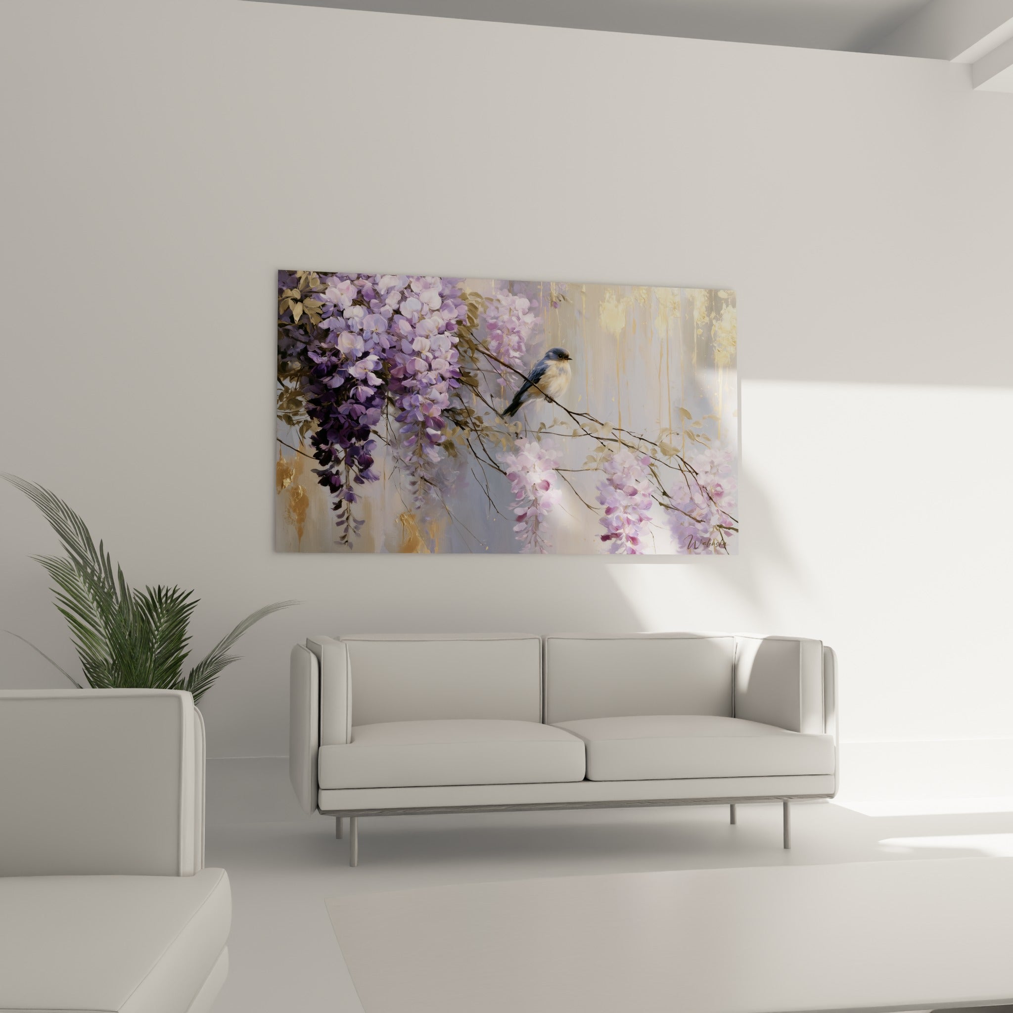 Fleurs de glycine lilas et doré, petit oiseau perché au-dessus d'un canapé dans un salon lumineux