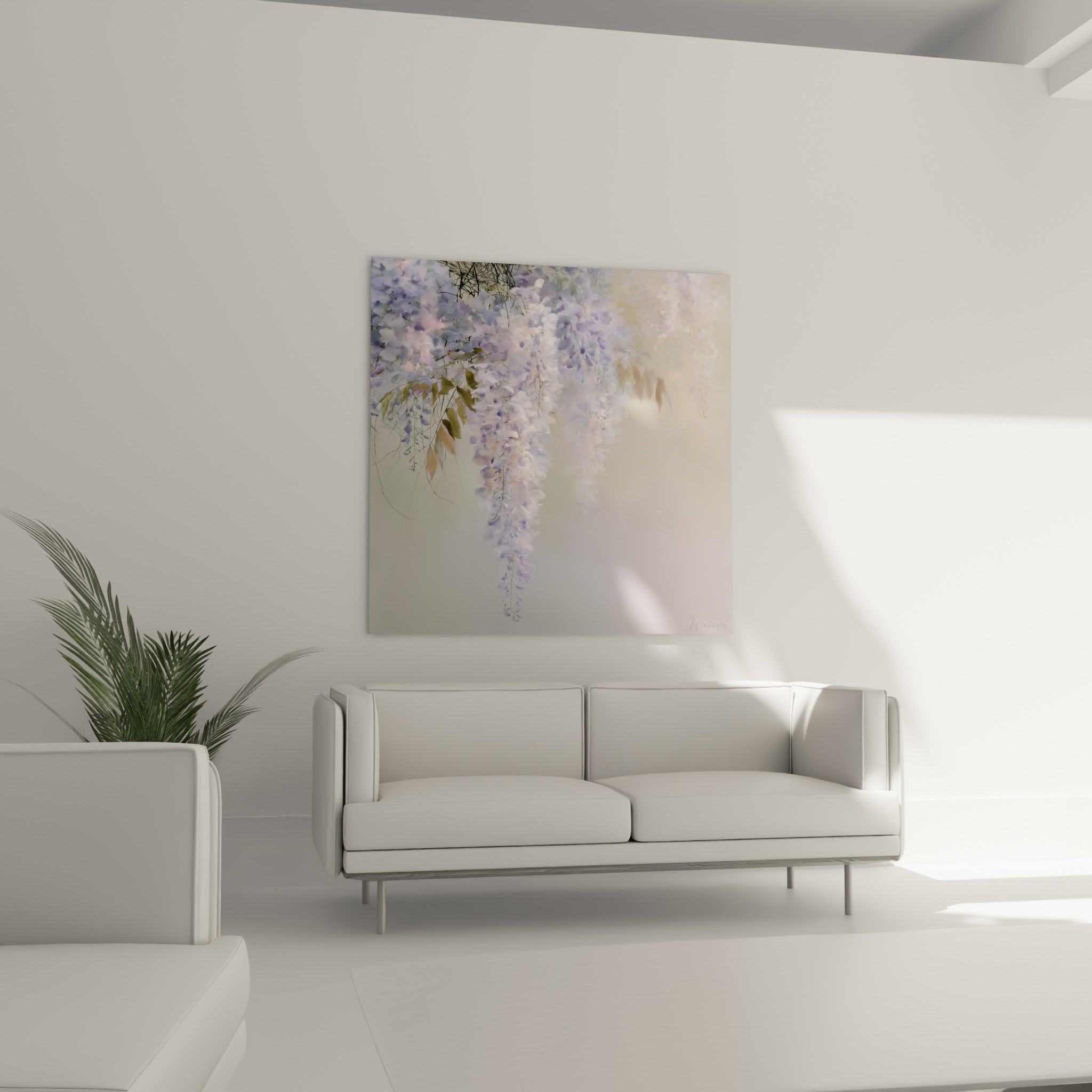 Grappes lilas et crème de Glycine suspendues, disposées au-dessus d'un canapé dans un salon lumineux