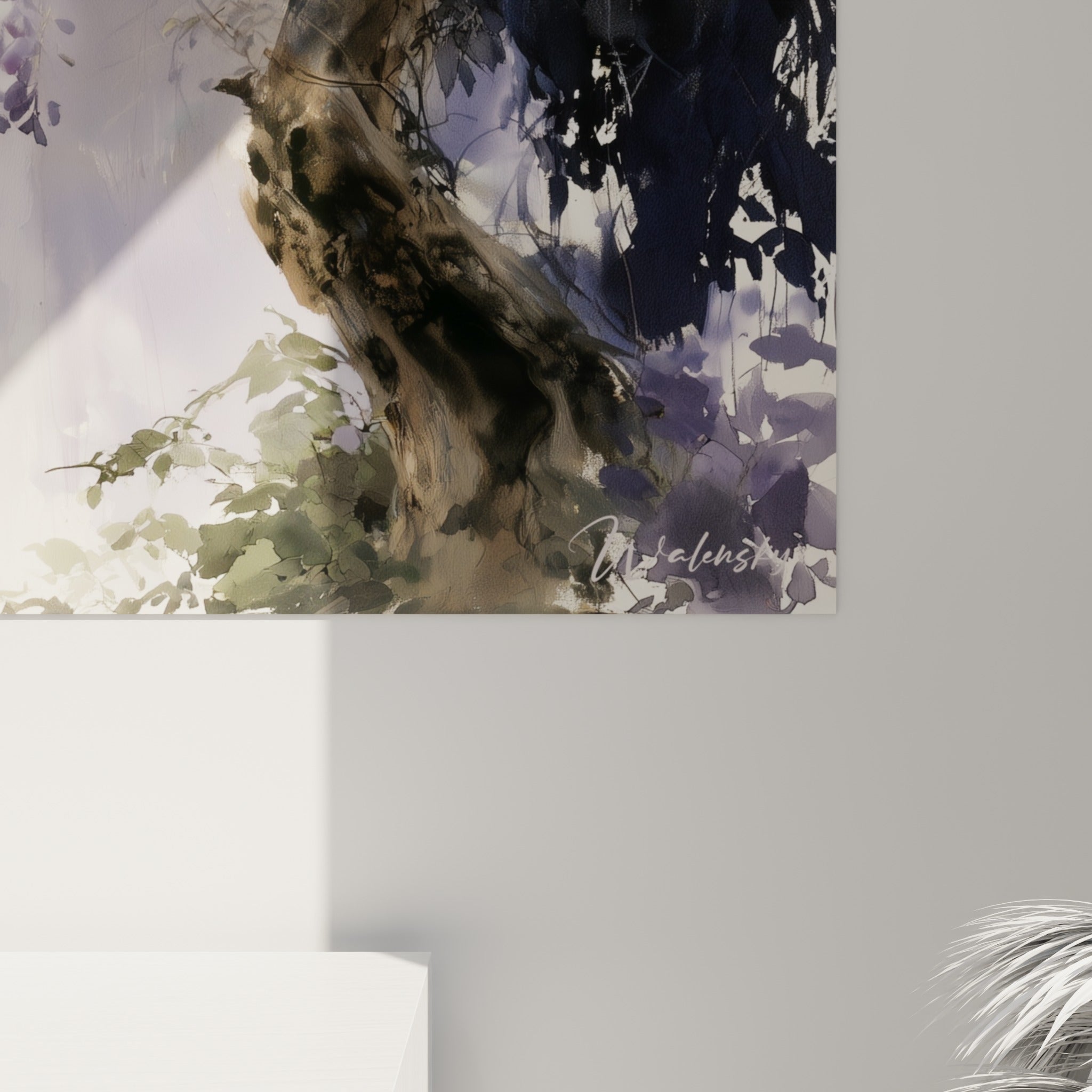Détail du tronc texturé et des grappes mauves de la glycine, coulures d'aquarelle et empâtements visibles de près