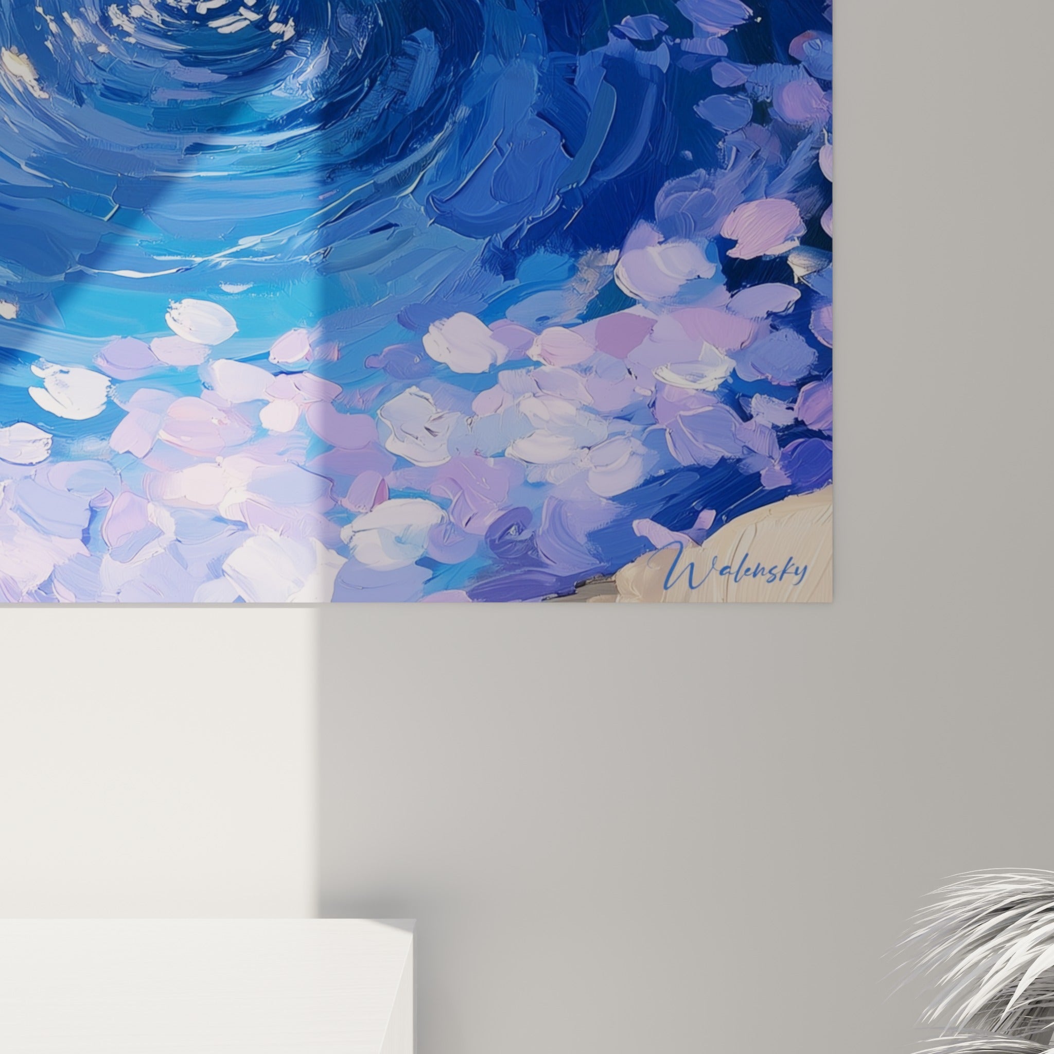 Empâtements bleus et touches mauves sur la surface ondulée de ce tableau glycine