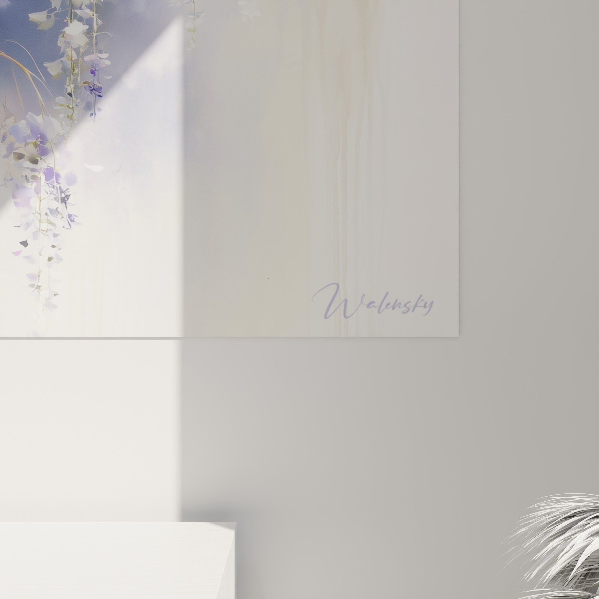 Empâtements et coulures de glycine mauve et blanche, grain de la toile et lumière dorée visibles de près