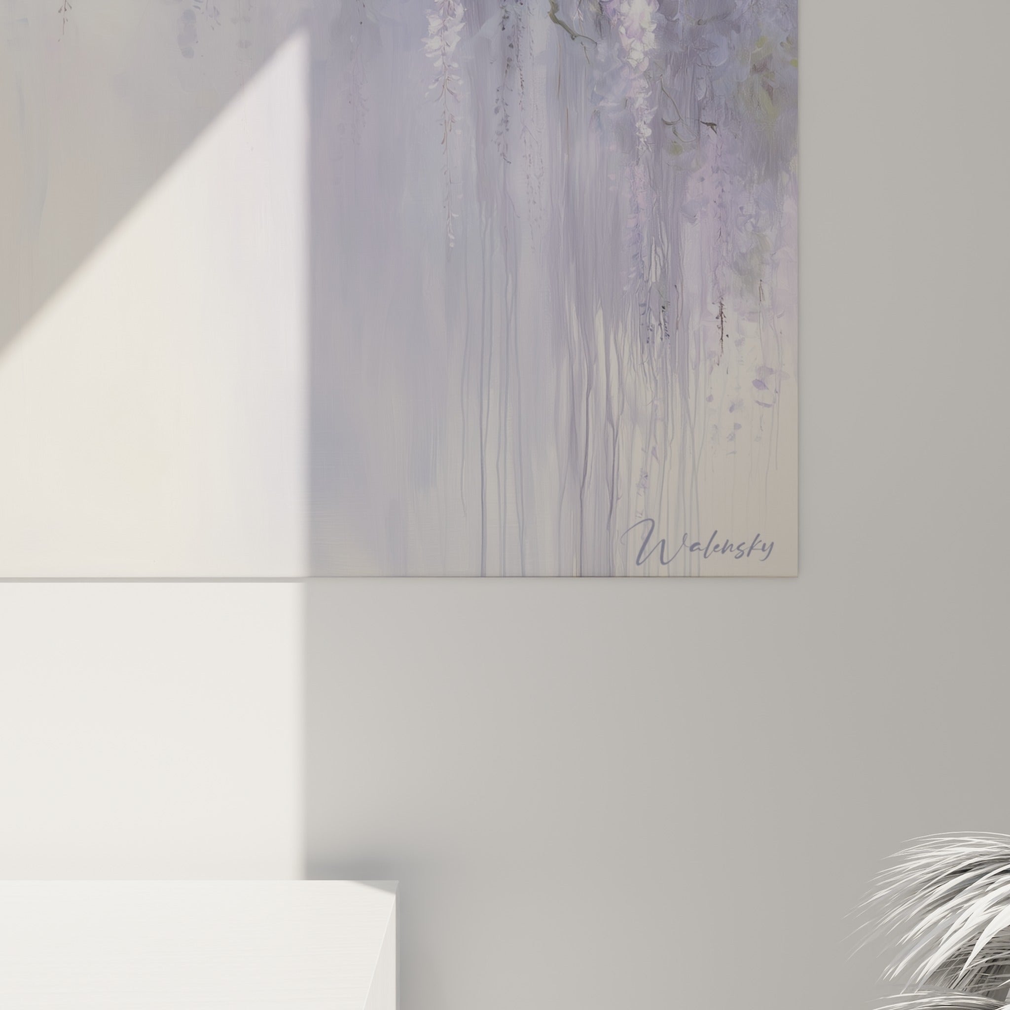 Grain de peinture visible sur les pétales lilas et l'écorce anthracite texturée de la glycine