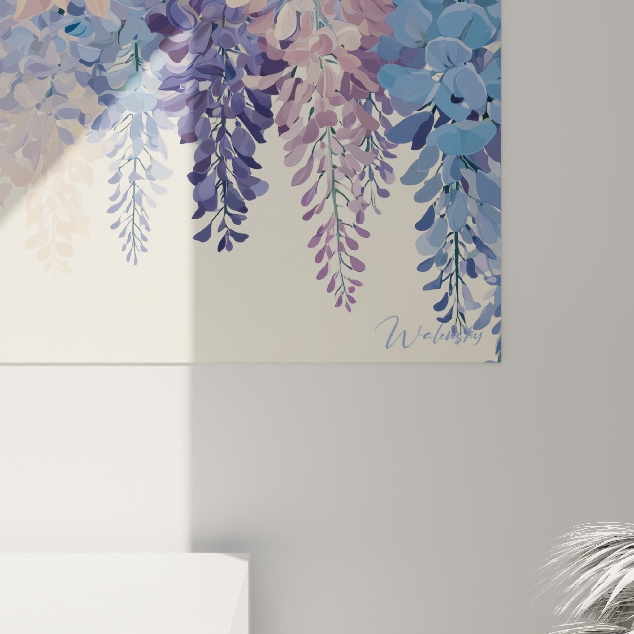 Pétales mauves et bleu marine de la glycine révélant la texture peinte et les dégradés fondus