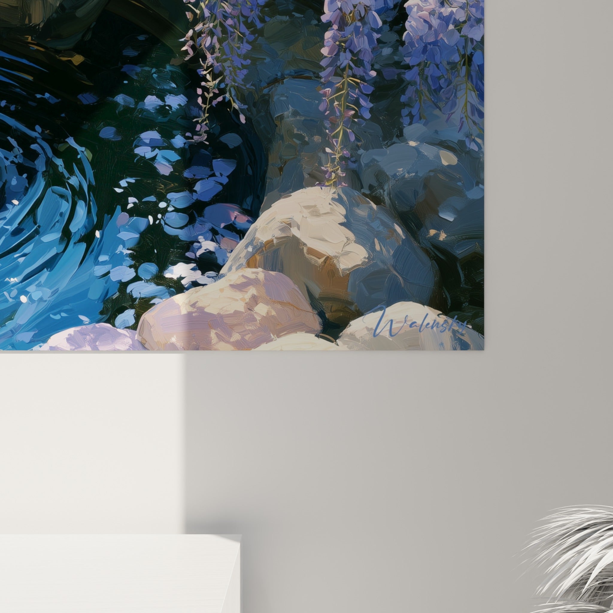 Détail du grain pictural montrant les touches bleu marine et mauve se mêlant sur la surface de l'eau ridée
